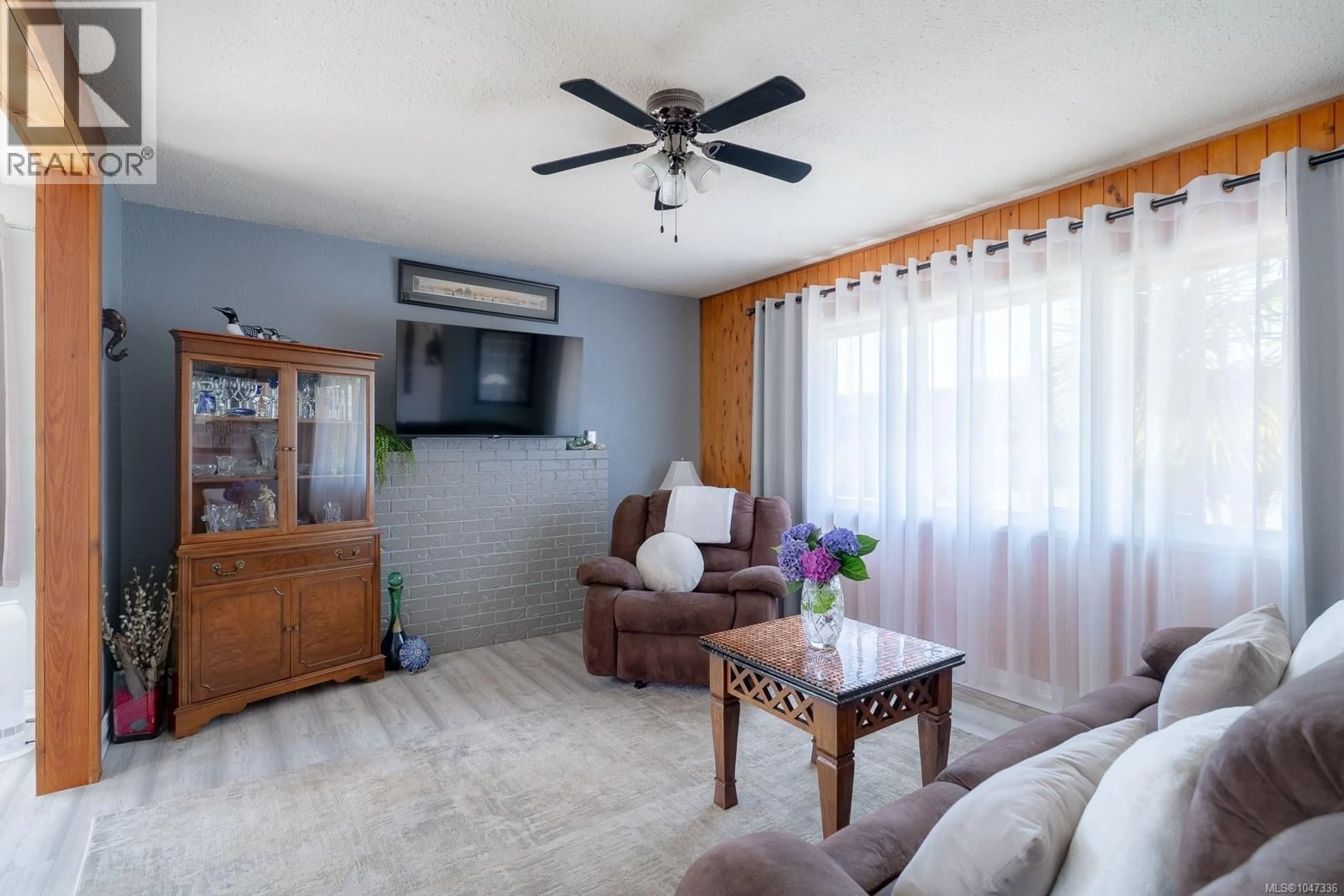 Living room with furniture, unknown for 540 DEERING STREET, Nanaimo British Columbia V9R1C1