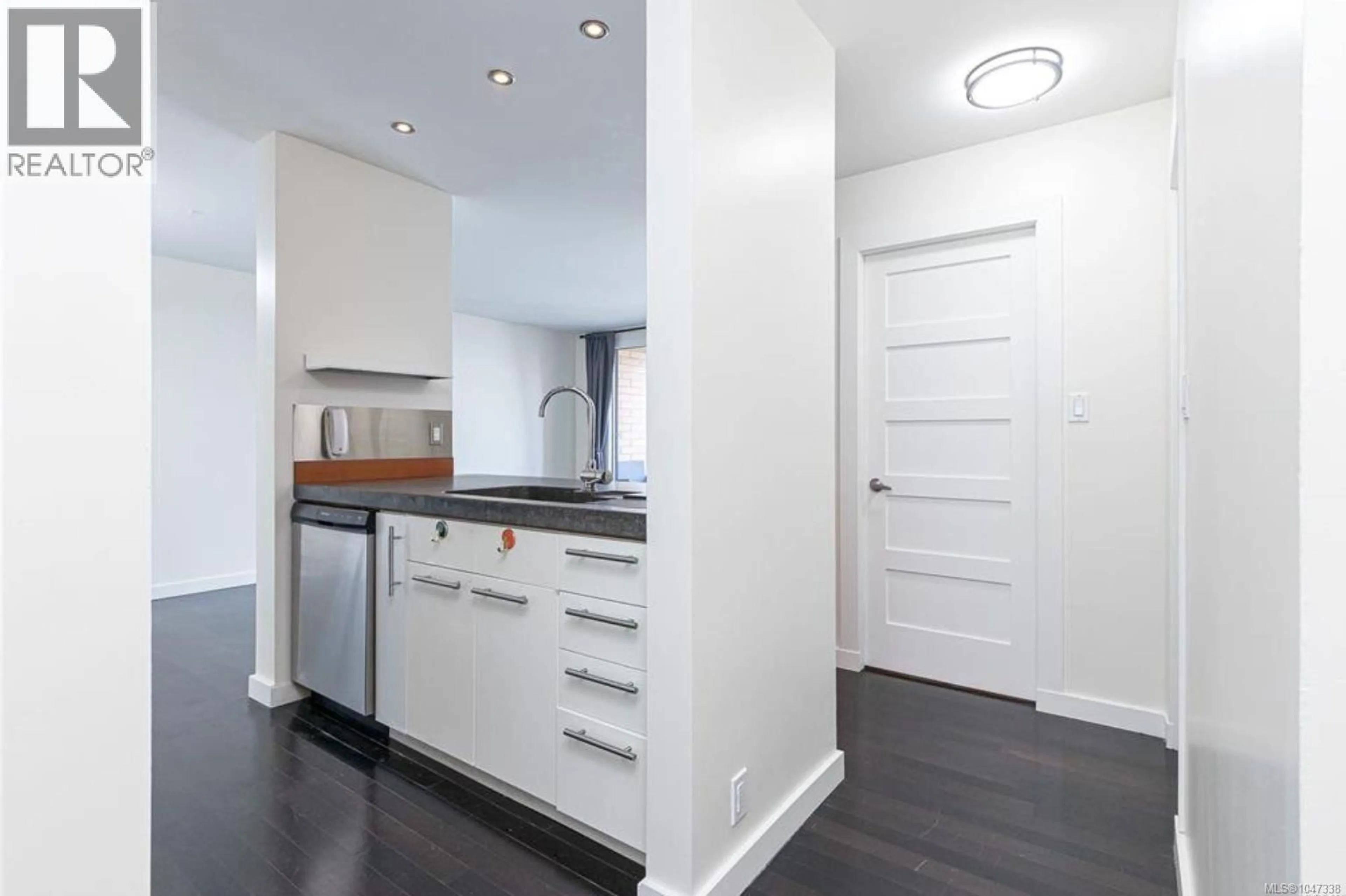 Unknown for 1005 - 1630 QUADRA STREET, Victoria British Columbia V8W3J5