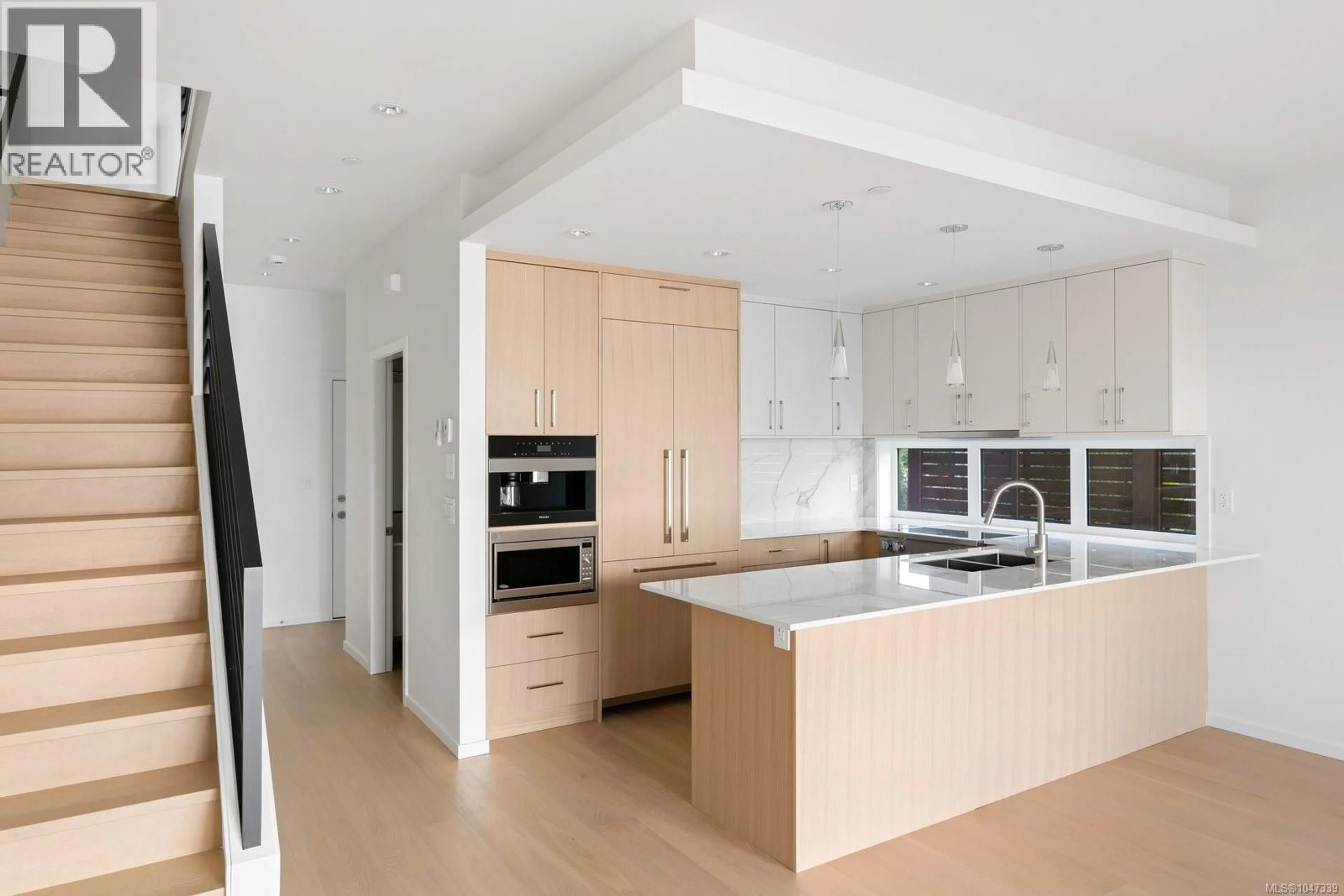 Contemporary kitchen, unknown for 3 - 2525 ROTHESAY AVENUE, Sidney British Columbia V8L2B9