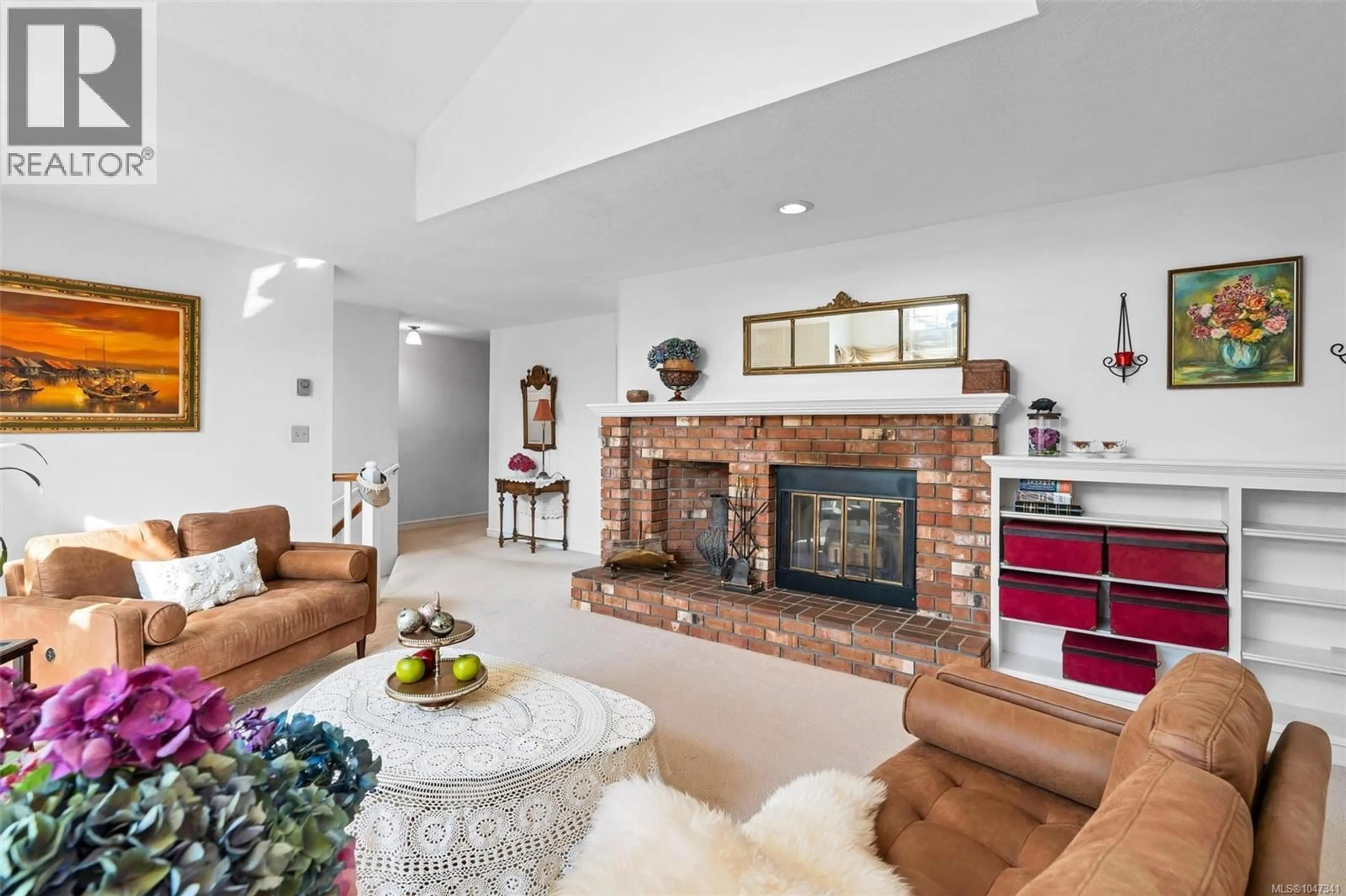 Living room with furniture, ceramic/tile floor for 4205 WAKEFIELD PLACE, Saanich British Columbia V8N6E6
