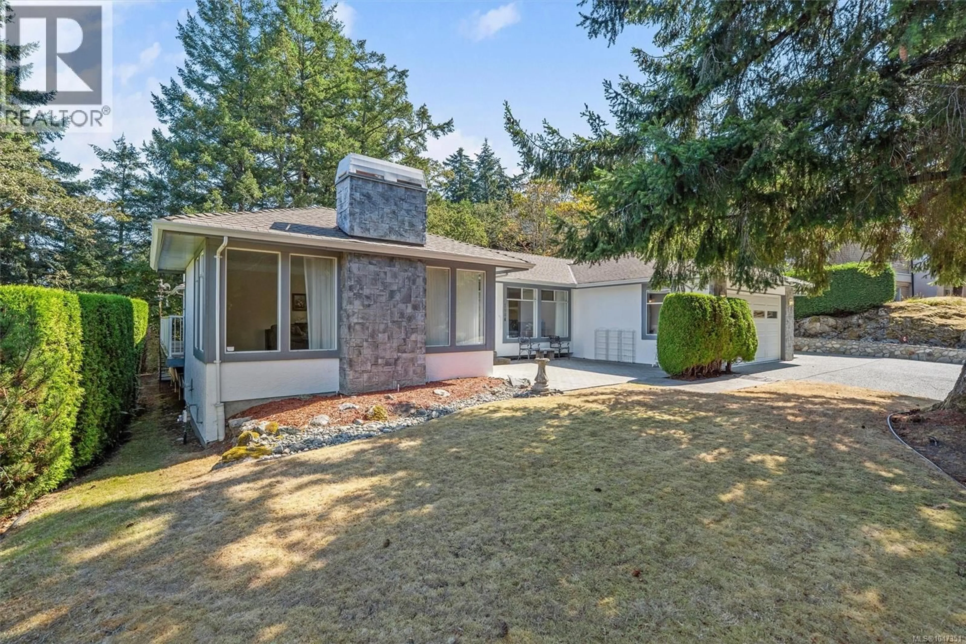 Unknown for 1084 VALEWOOD TRAIL, Saanich British Columbia V8X5E3