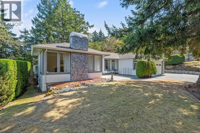 1084 VALEWOOD TRAIL, Saanich 2