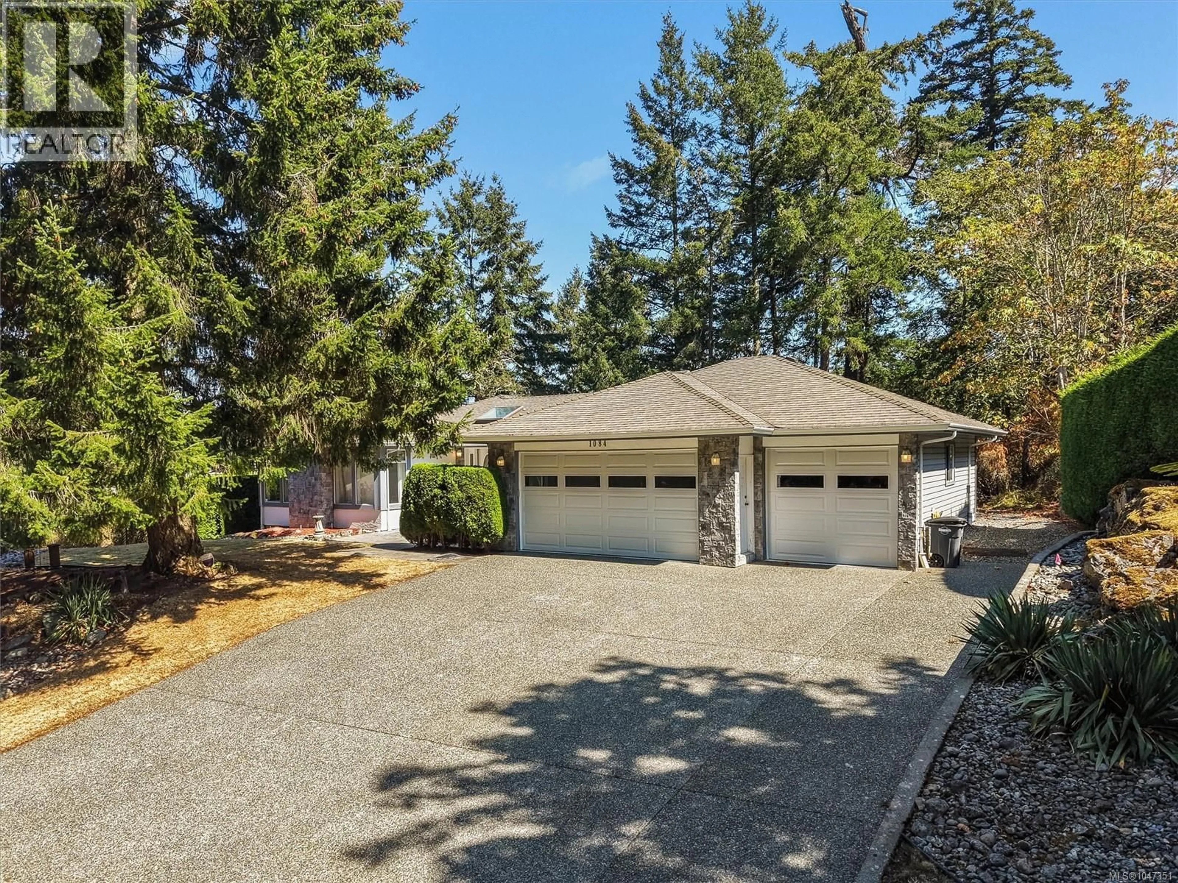 Home with vinyl exterior material, street for 1084 VALEWOOD TRAIL, Saanich British Columbia V8X5E3