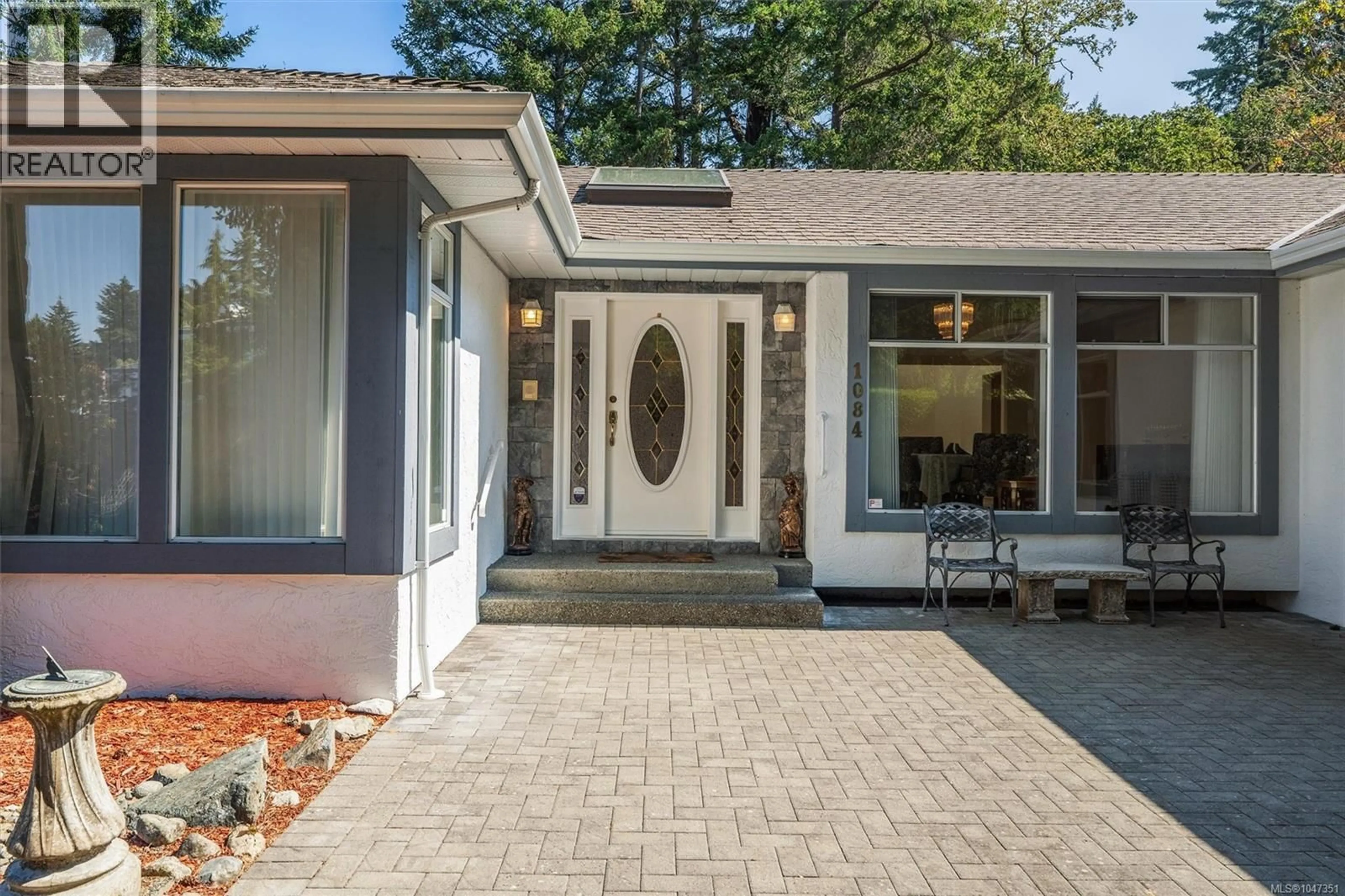 Unknown for 1084 VALEWOOD TRAIL, Saanich British Columbia V8X5E3
