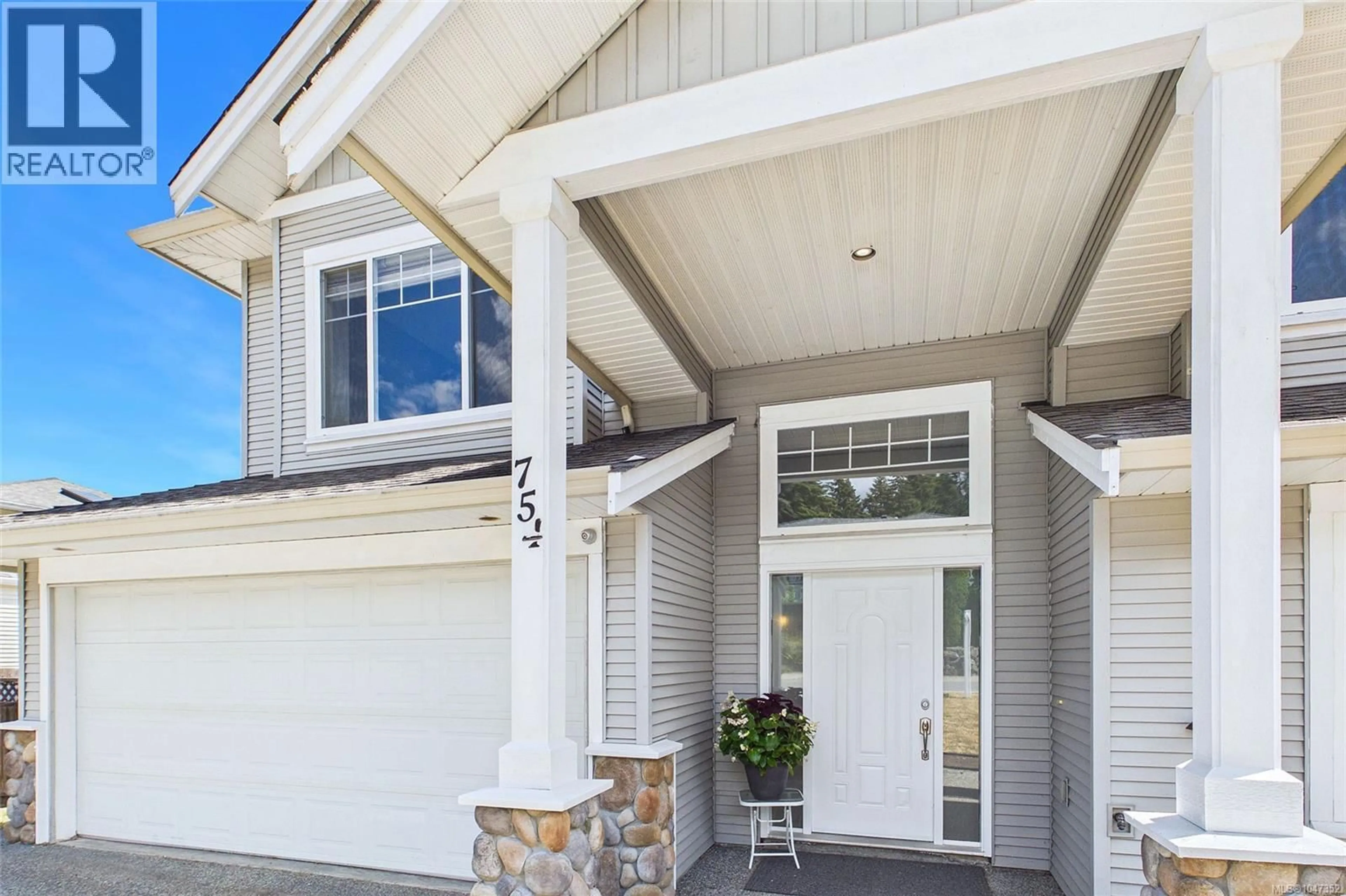 Home with vinyl exterior material, street for 754 SOUTHLAND WAY, Nanaimo British Columbia V9R6P4