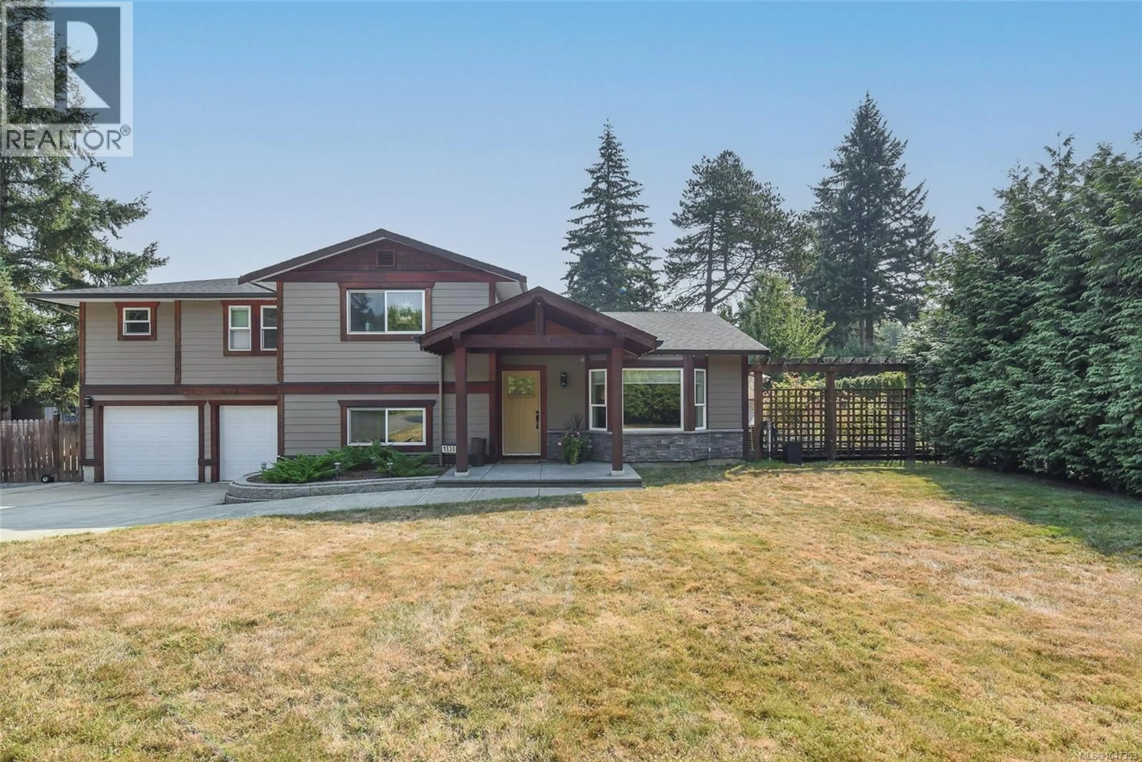 Home with vinyl exterior material, mountain view for 1530 GRAYLING DRIVE, Comox British Columbia V9M3Z7