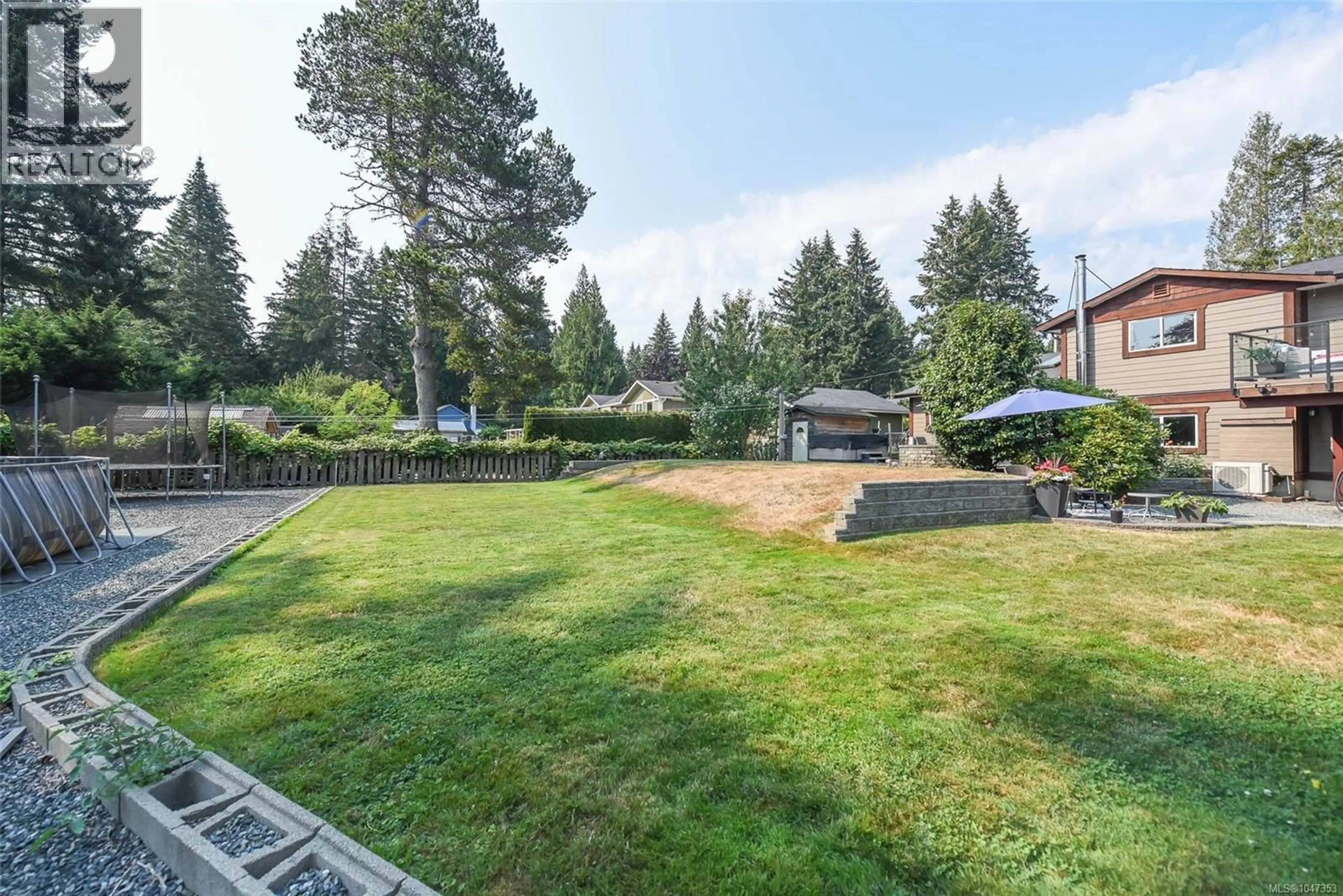 A pic from outside/outdoor area/front of a property/back of a property/a pic from drone, unknown for 1530 GRAYLING DRIVE, Comox British Columbia V9M3Z7