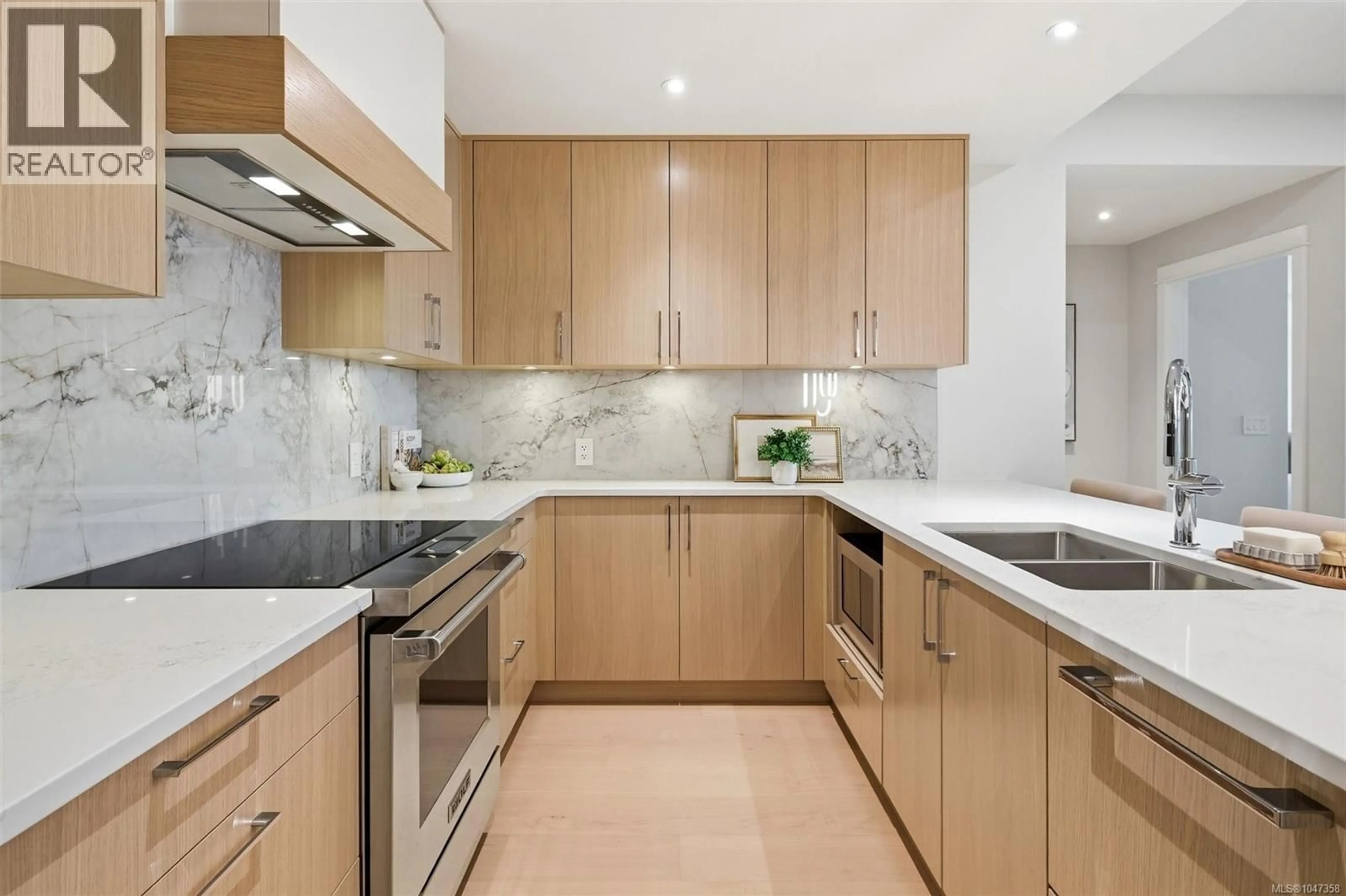 Contemporary kitchen, unknown for 301 - 5229 CORDOVA BAY ROAD, Saanich British Columbia V8Y2L1