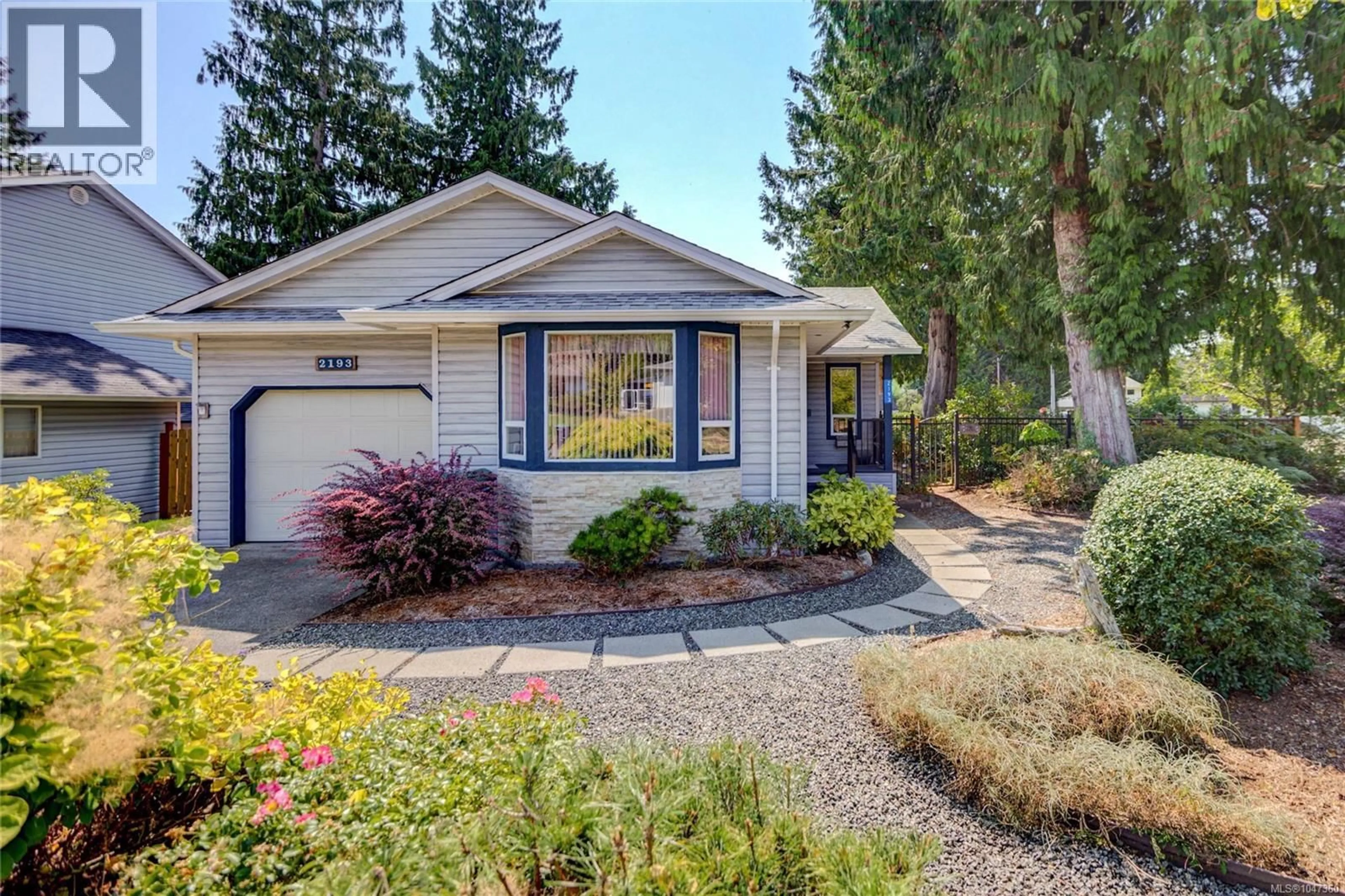 Home with vinyl exterior material, street for 2193 CARDINAL PLACE, Comox British Columbia V9M3G2
