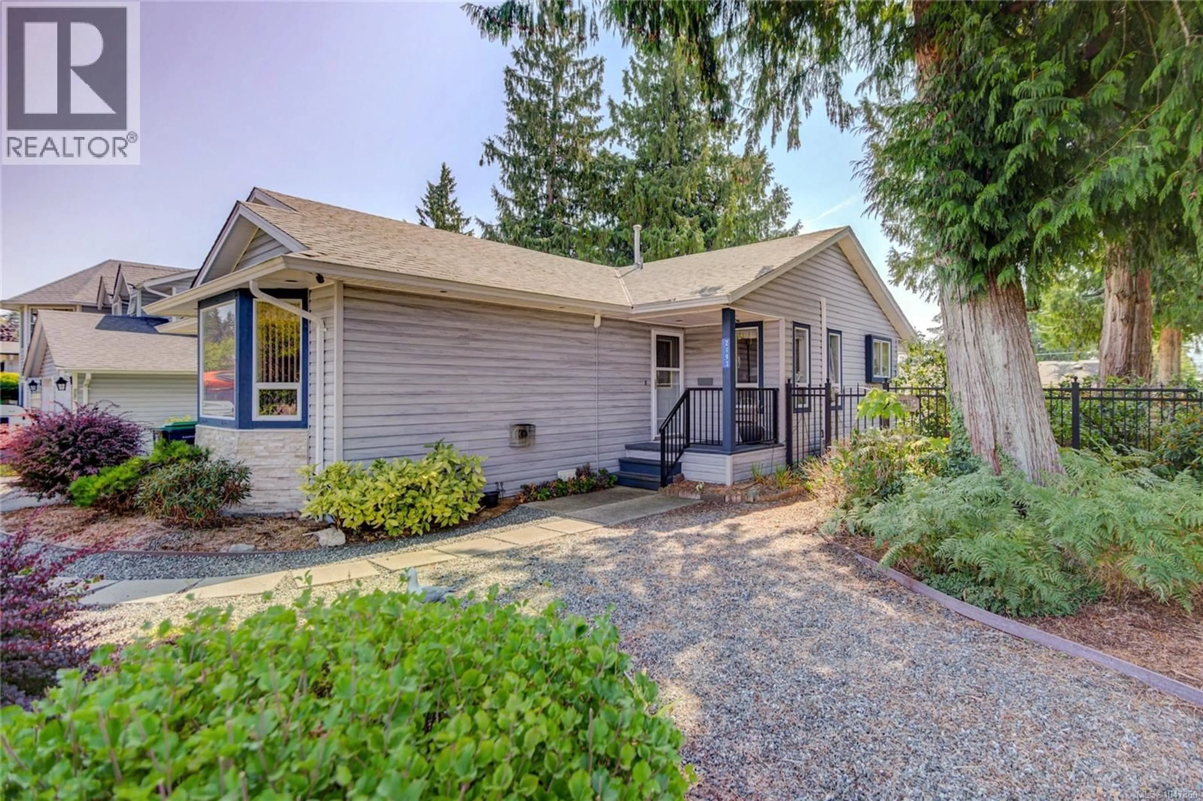 Home with vinyl exterior material, street for 2193 CARDINAL PLACE, Comox British Columbia V9M3G2