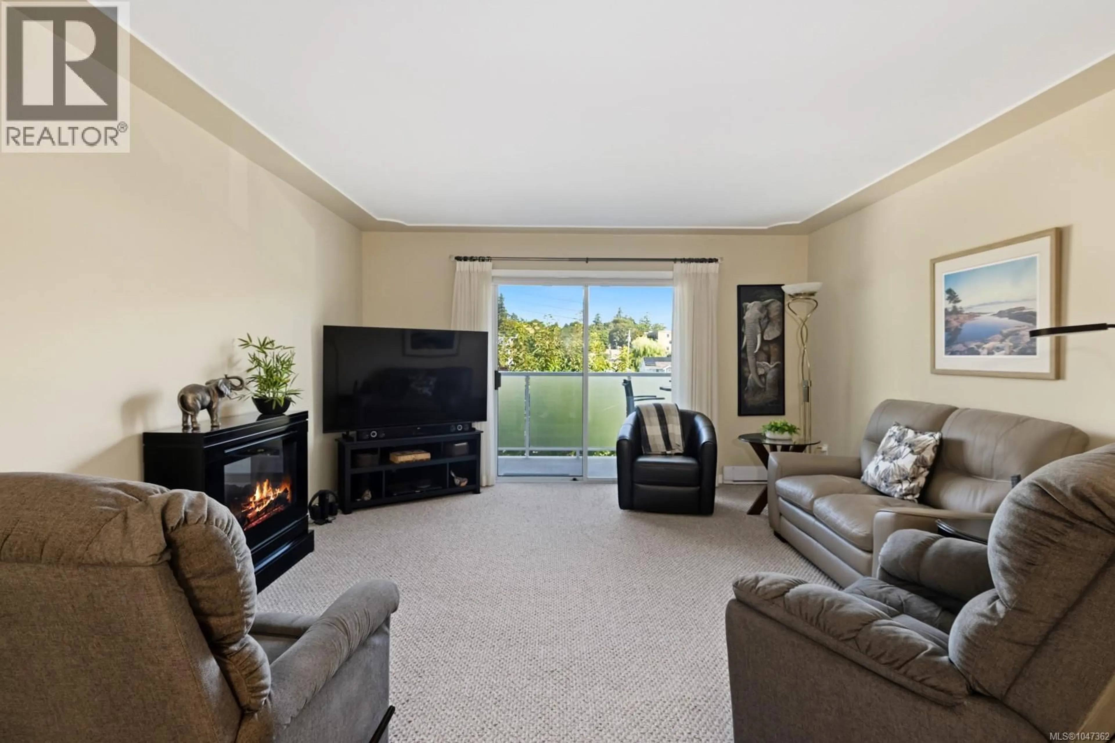 Living room with furniture, unknown for 307 - 254 FIRST STREET, Duncan British Columbia V9L1R2