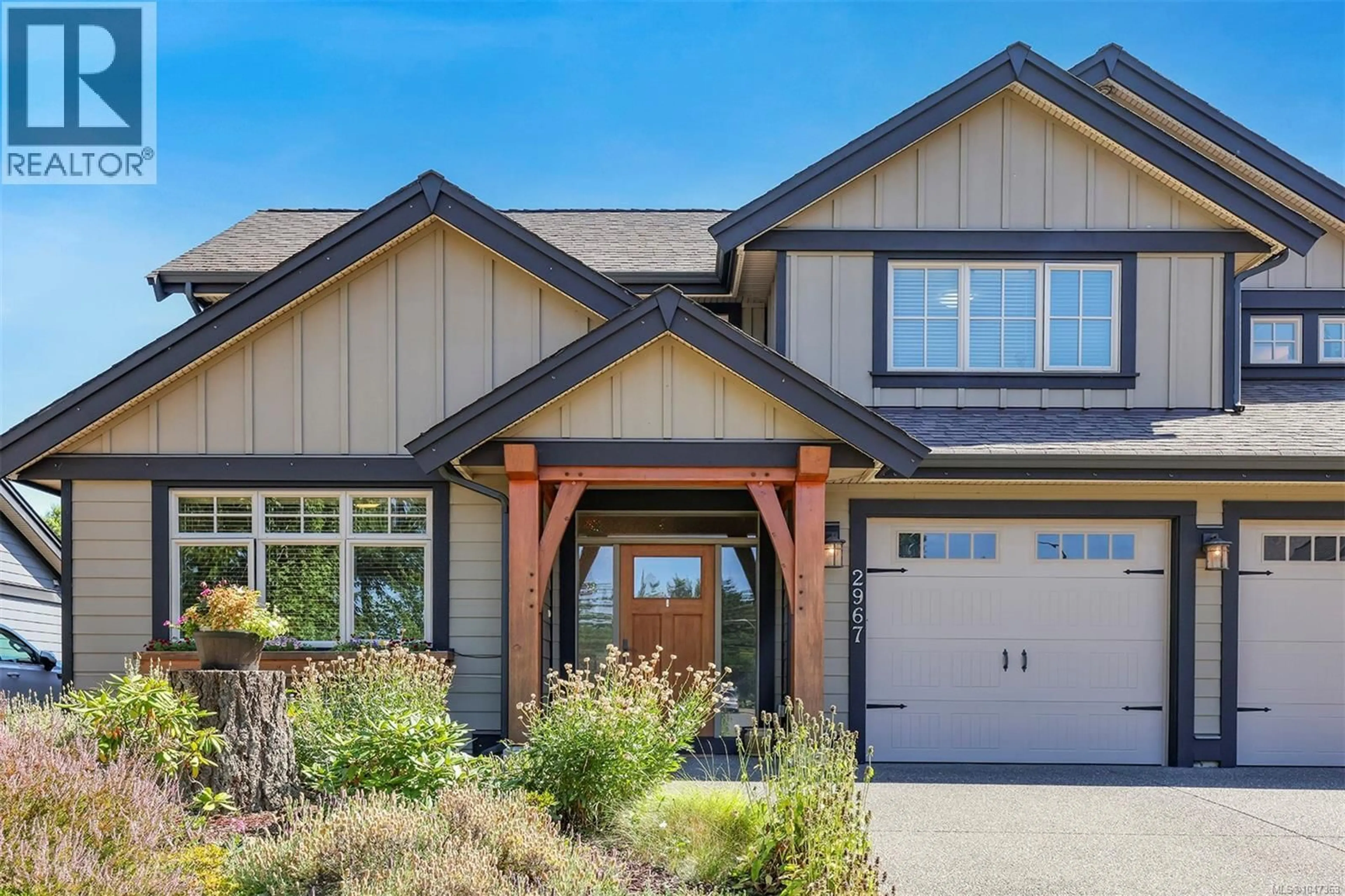 Home with vinyl exterior material, street for 2967 CASCARA CRESCENT, Courtenay British Columbia V9N4B8