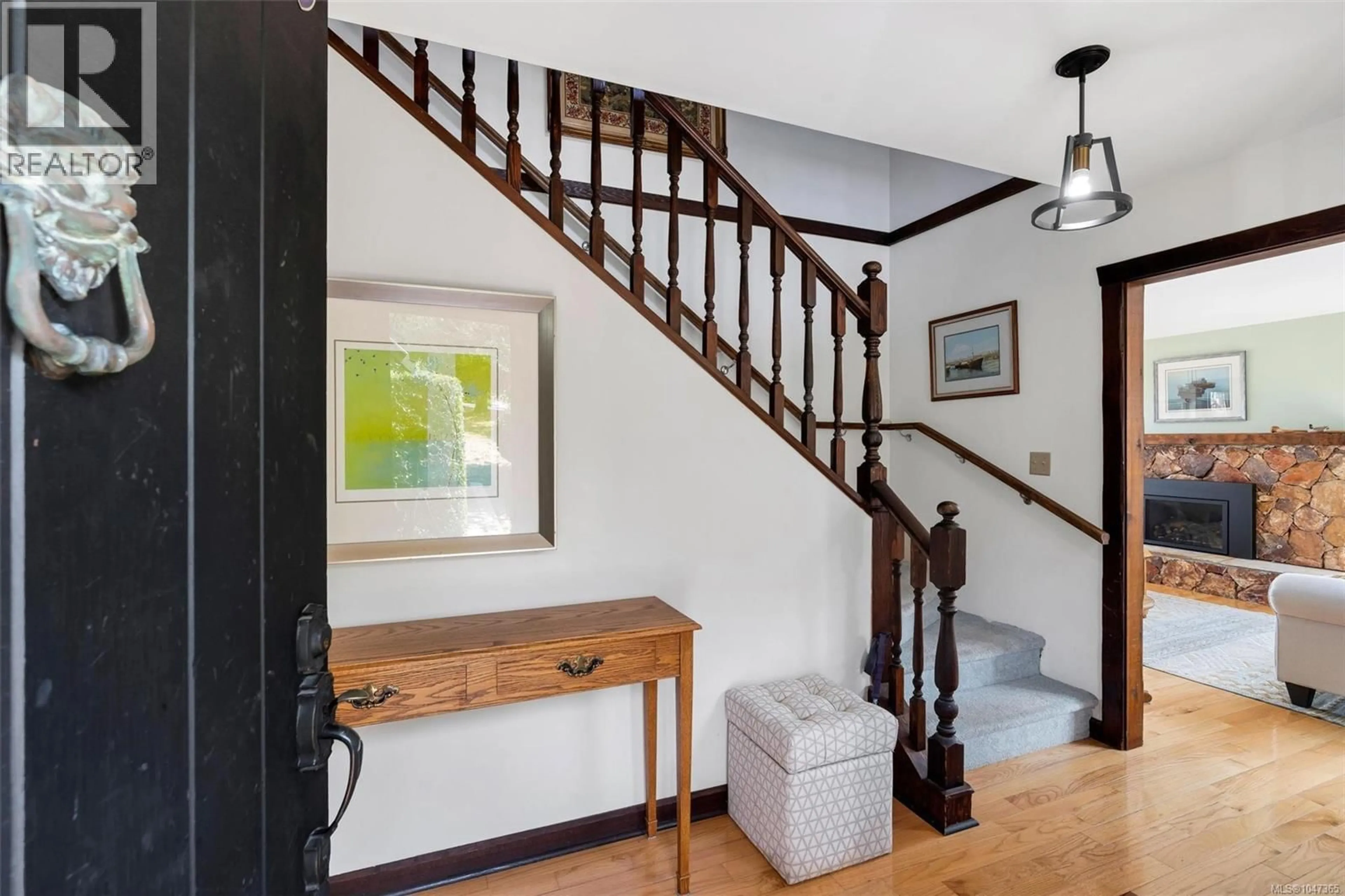 Indoor entryway for 3515 ALOHA AVENUE, Colwood British Columbia V9C1X9
