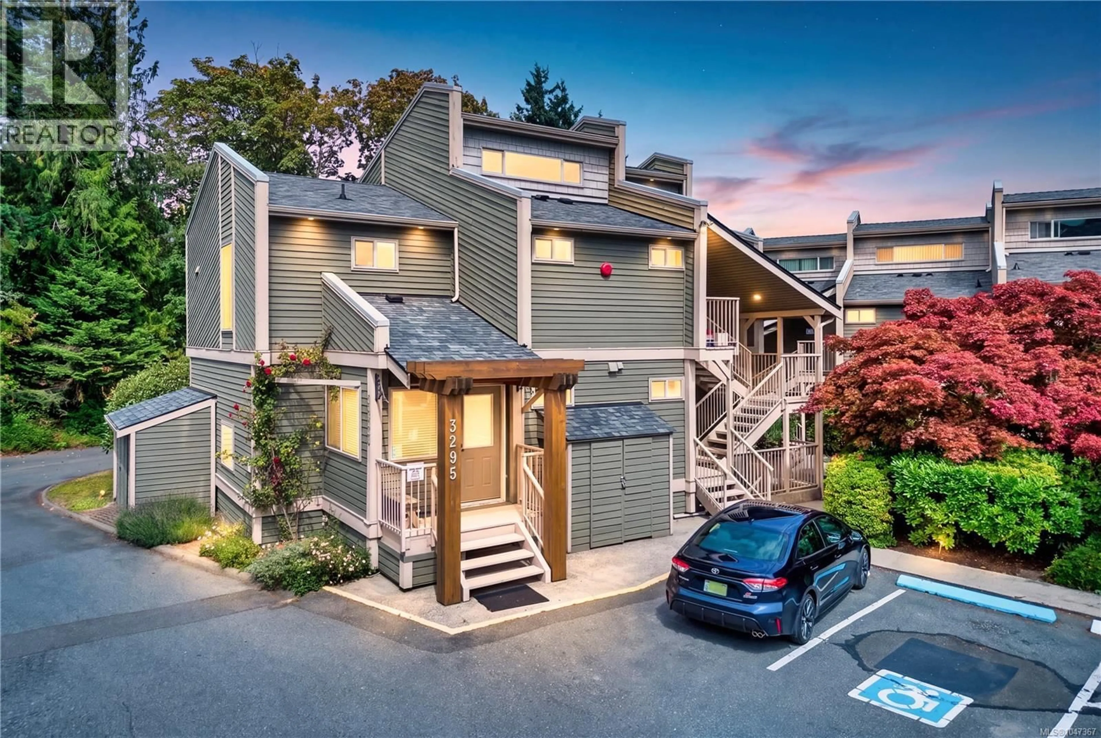 A pic from outside/outdoor area/front of a property/back of a property/a pic from drone, street for 202 - 3295 ISLAND HIGHWAY WEST, Qualicum Beach British Columbia V9K2C6