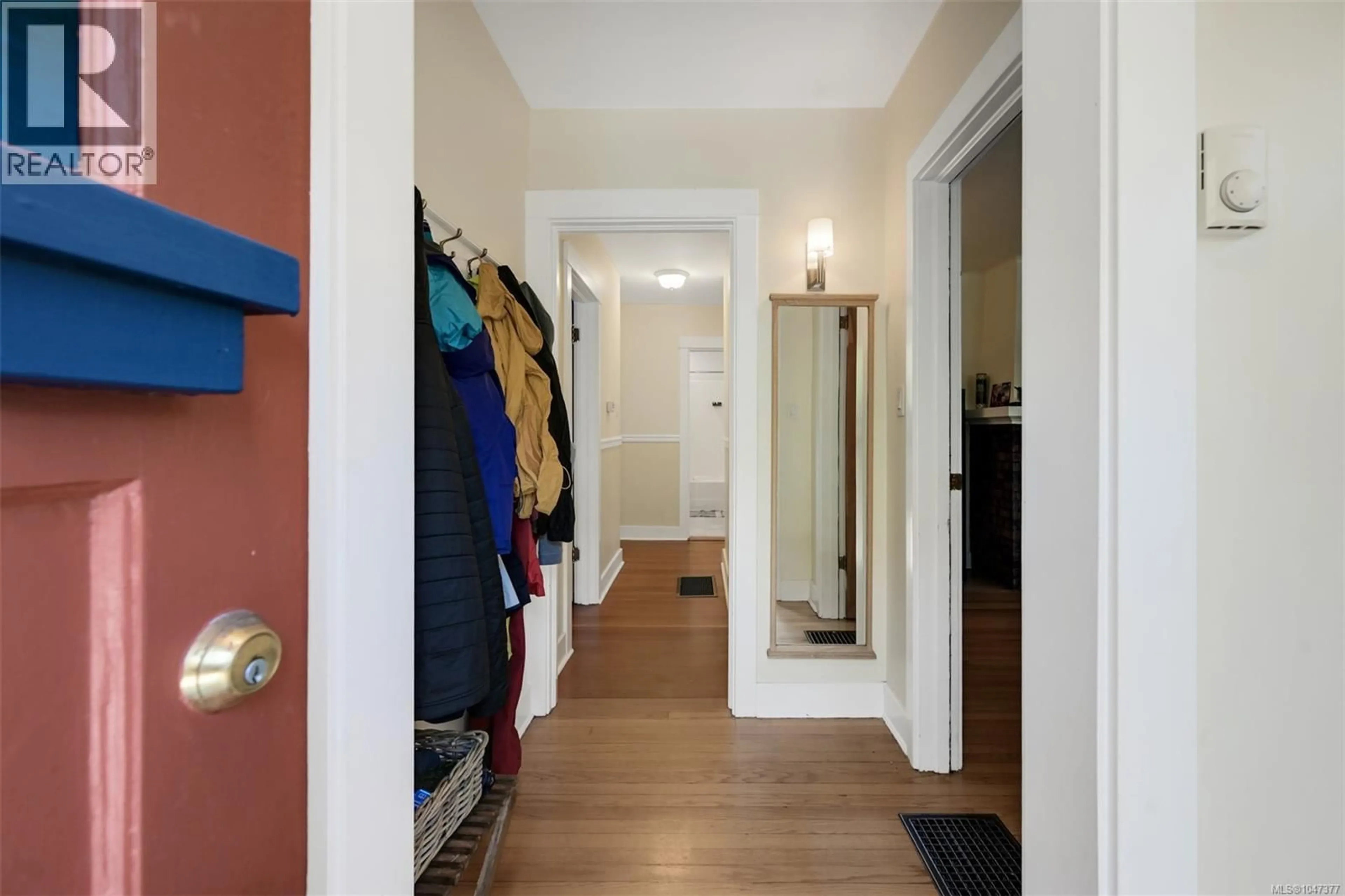 Indoor entryway for 3374 COOK STREET, Saanich British Columbia V8X1A8