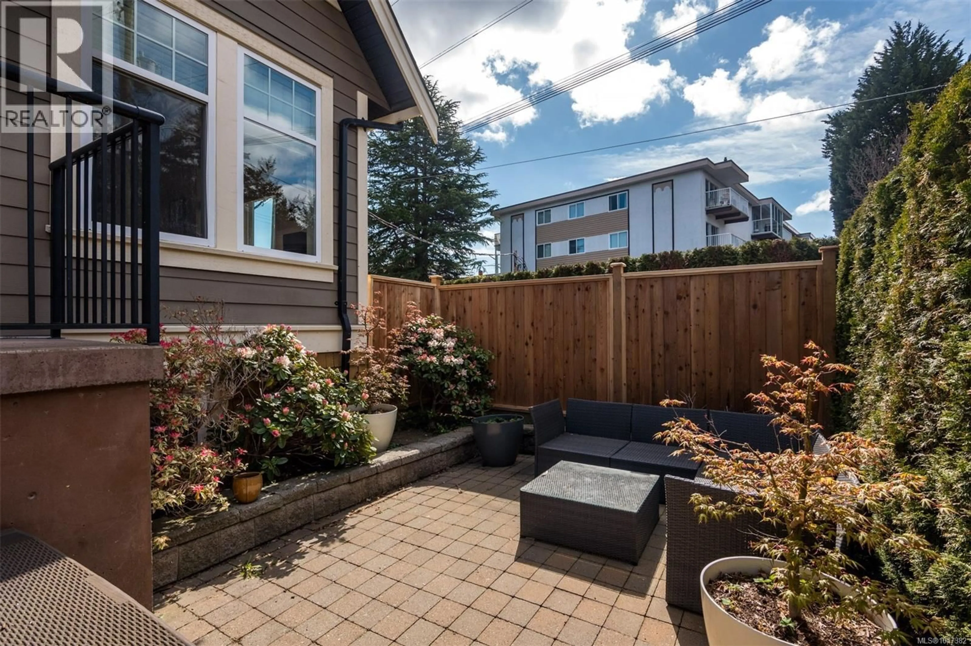 Patio, street for 590 SIMCOE STREET, Victoria British Columbia V8V1L8