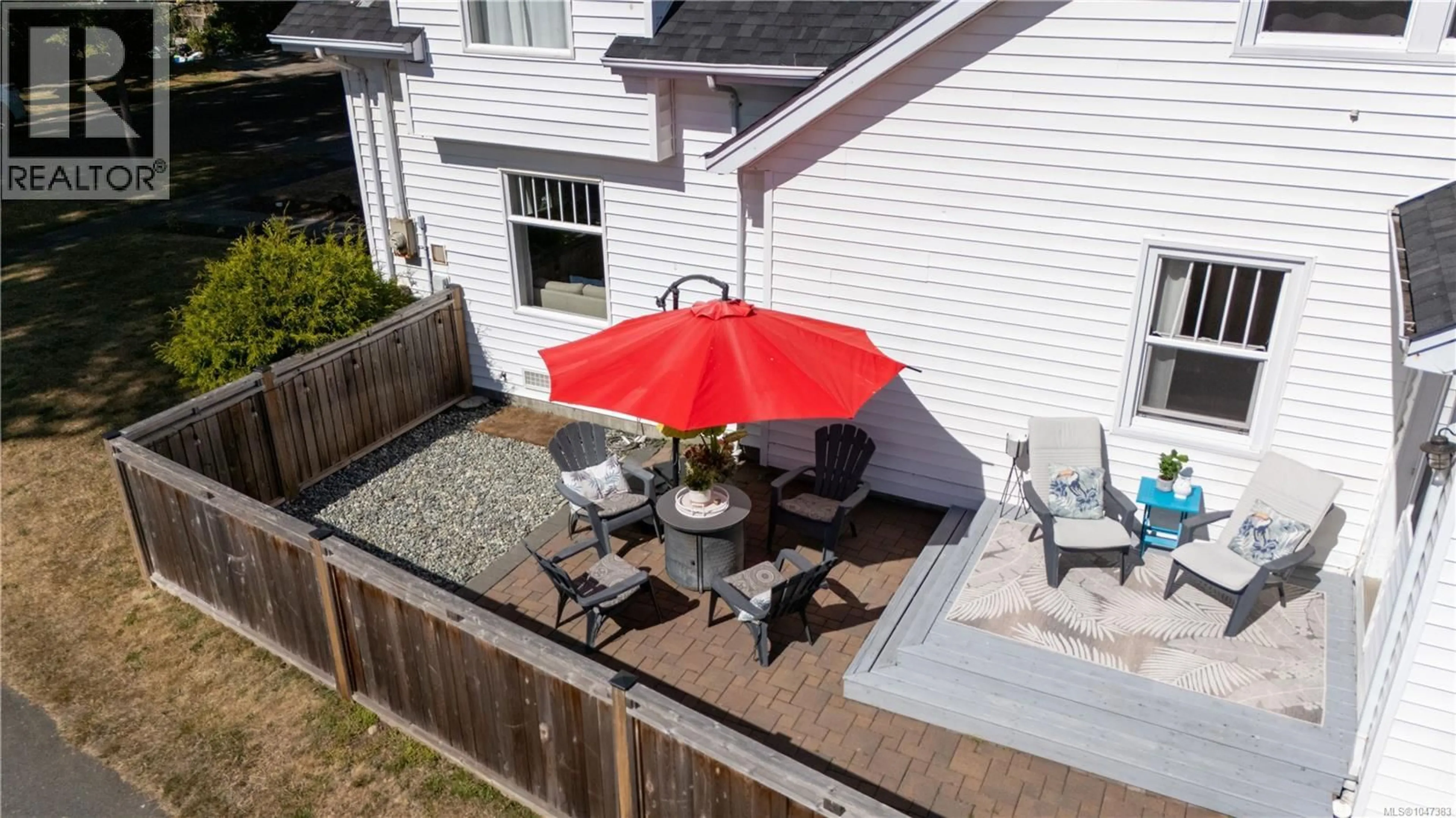 Patio, street for 15 PILOT STREET, Victoria British Columbia V8V2A5