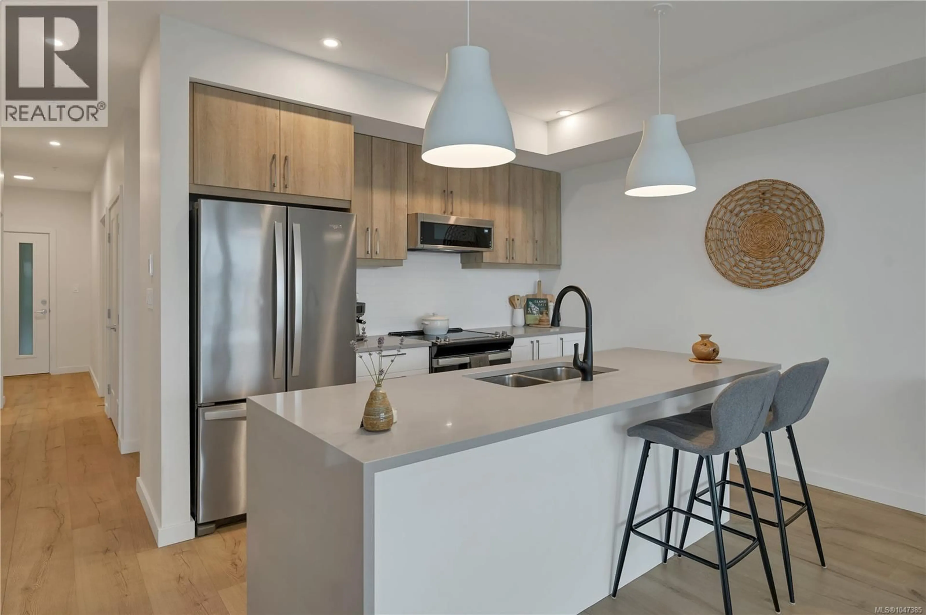 Open concept kitchen, unknown for 404 - 536 ISLAND HIGHWAY SOUTH, Campbell River British Columbia V9W1A5