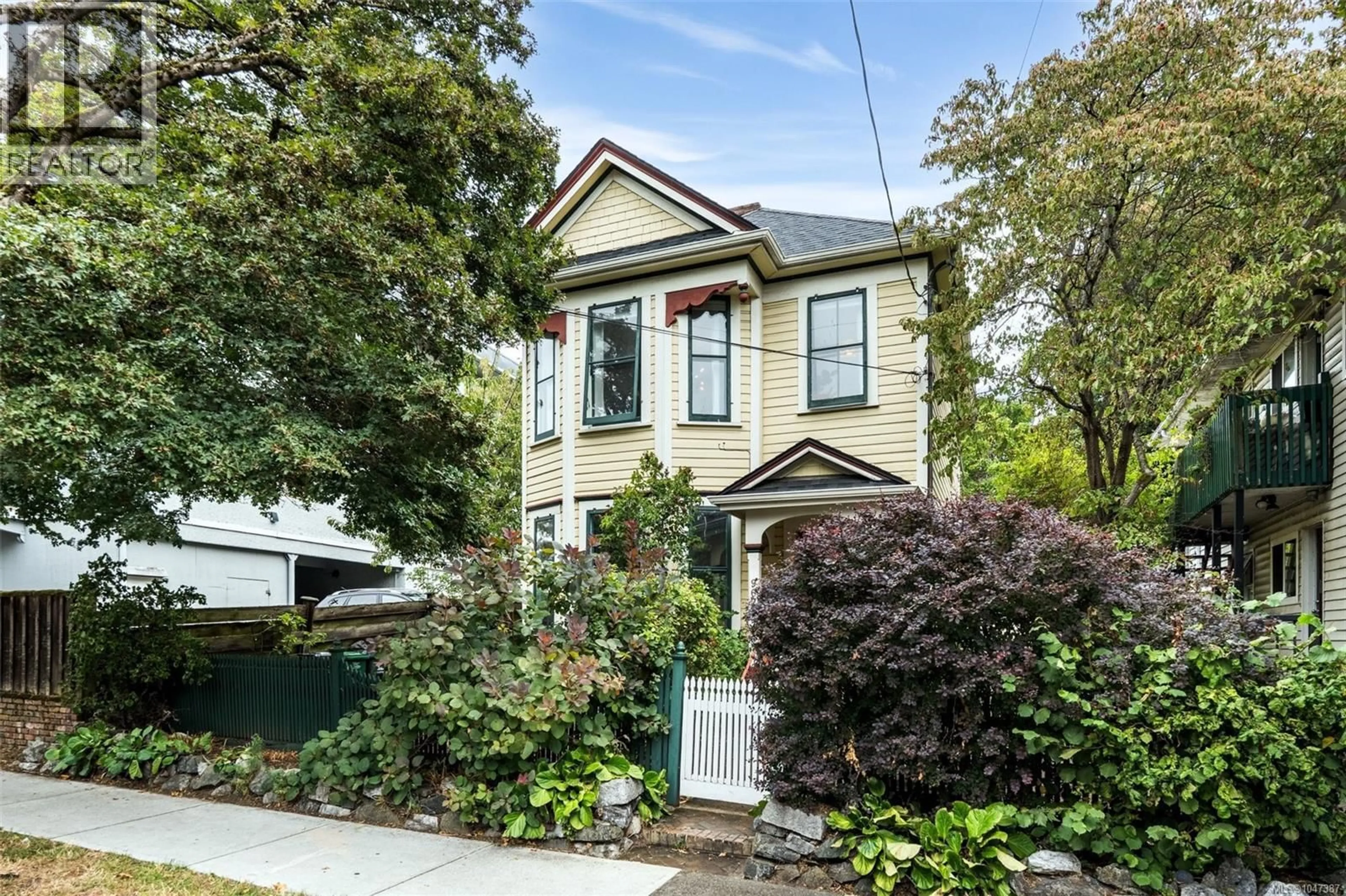 Unknown for 962 FAIRFIELD ROAD, Victoria British Columbia V8V3A4