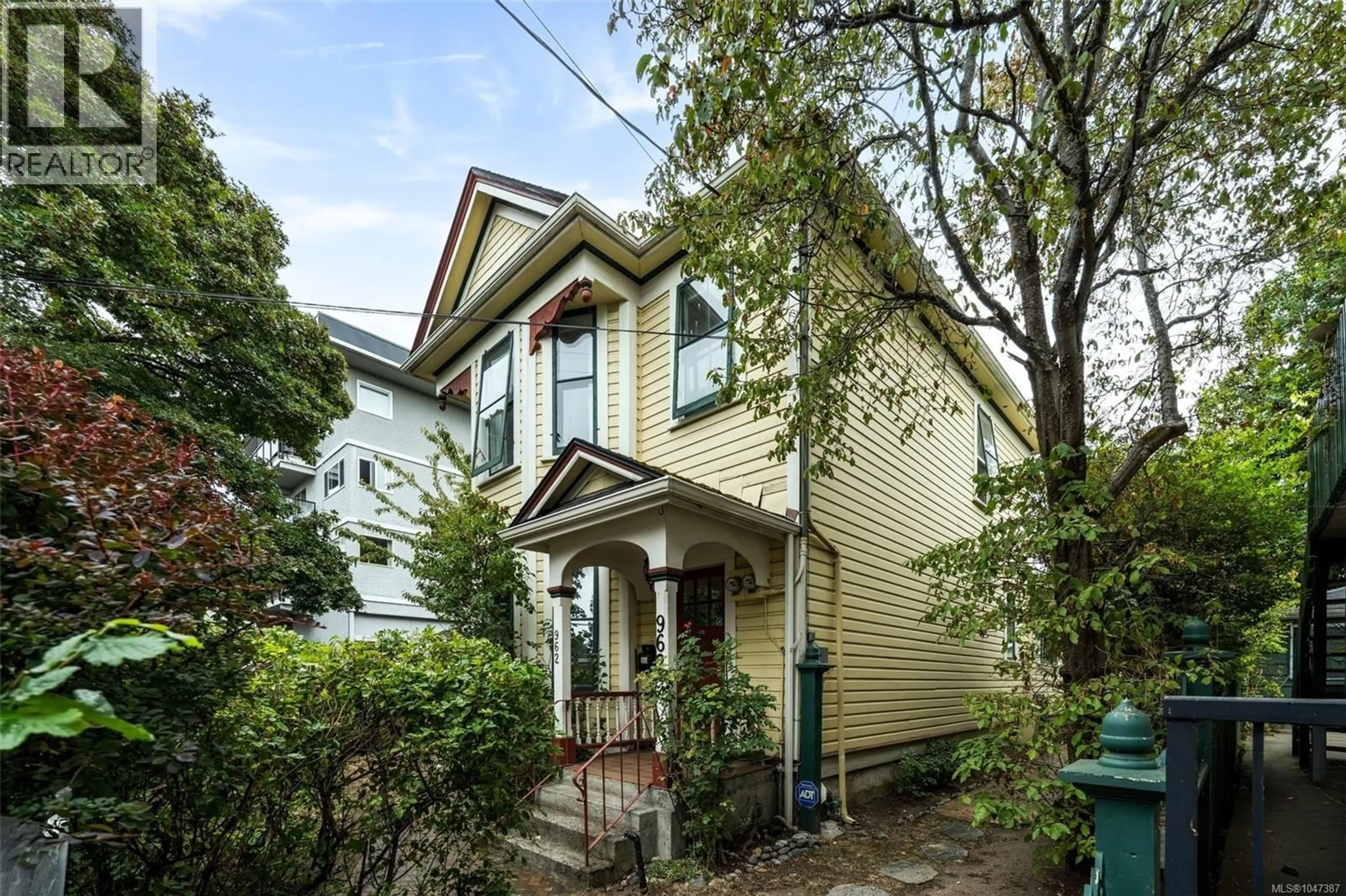 Unknown for 962 FAIRFIELD ROAD, Victoria British Columbia V8V3A4