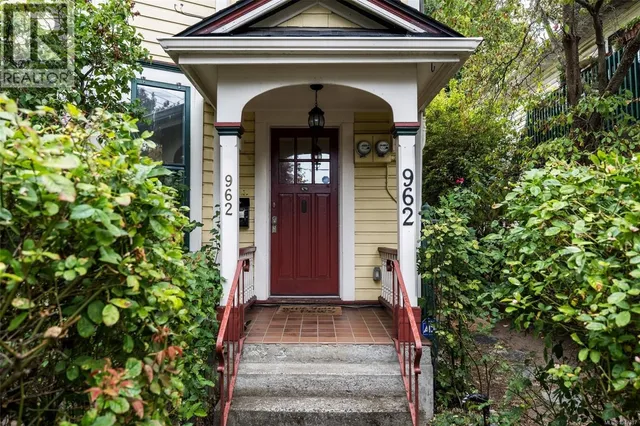 962 FAIRFIELD ROAD, Victoria 5