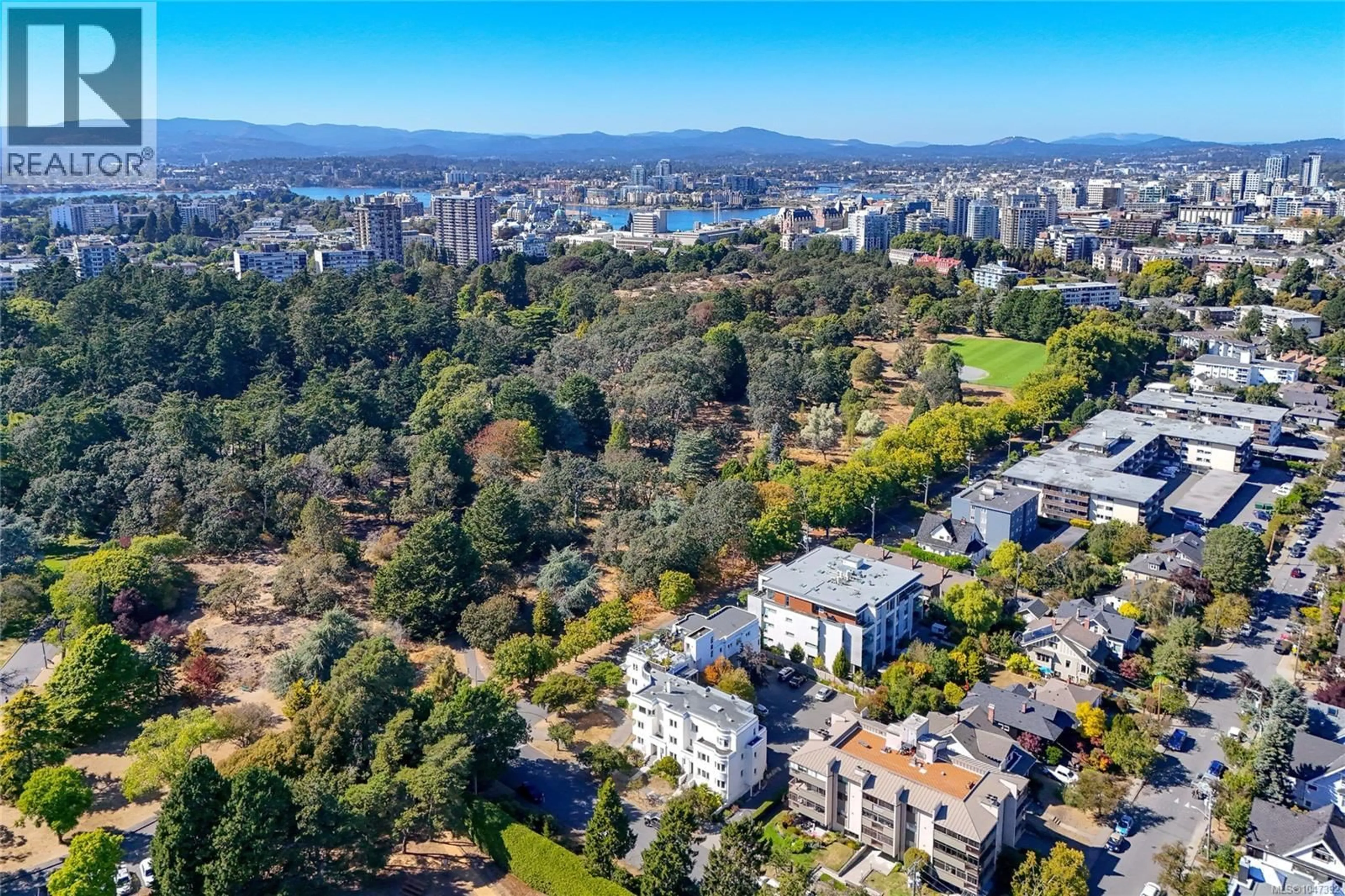 A pic from outside/outdoor area/front of a property/back of a property/a pic from drone, unknown for 401 - 986 HEYWOOD AVENUE, Victoria British Columbia V8V2Y6
