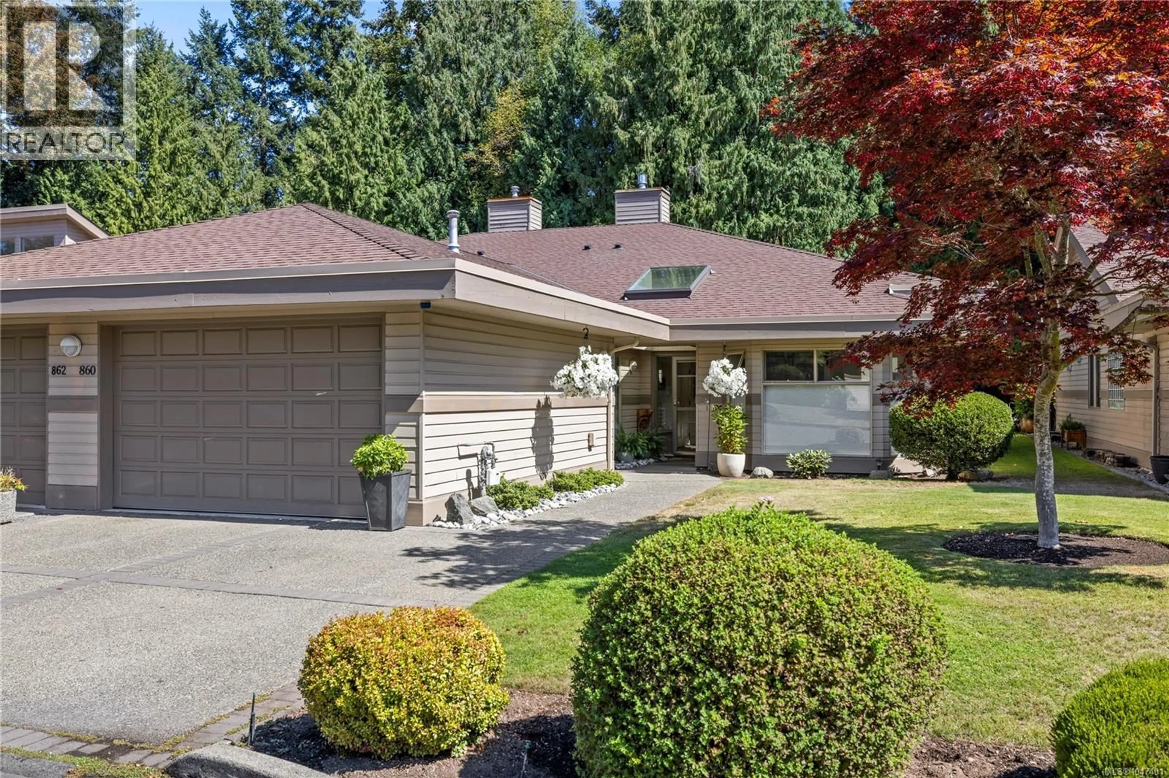 Home with vinyl exterior material, street for 860 LAKES BOULEVARD, French Creek British Columbia V9P2P8