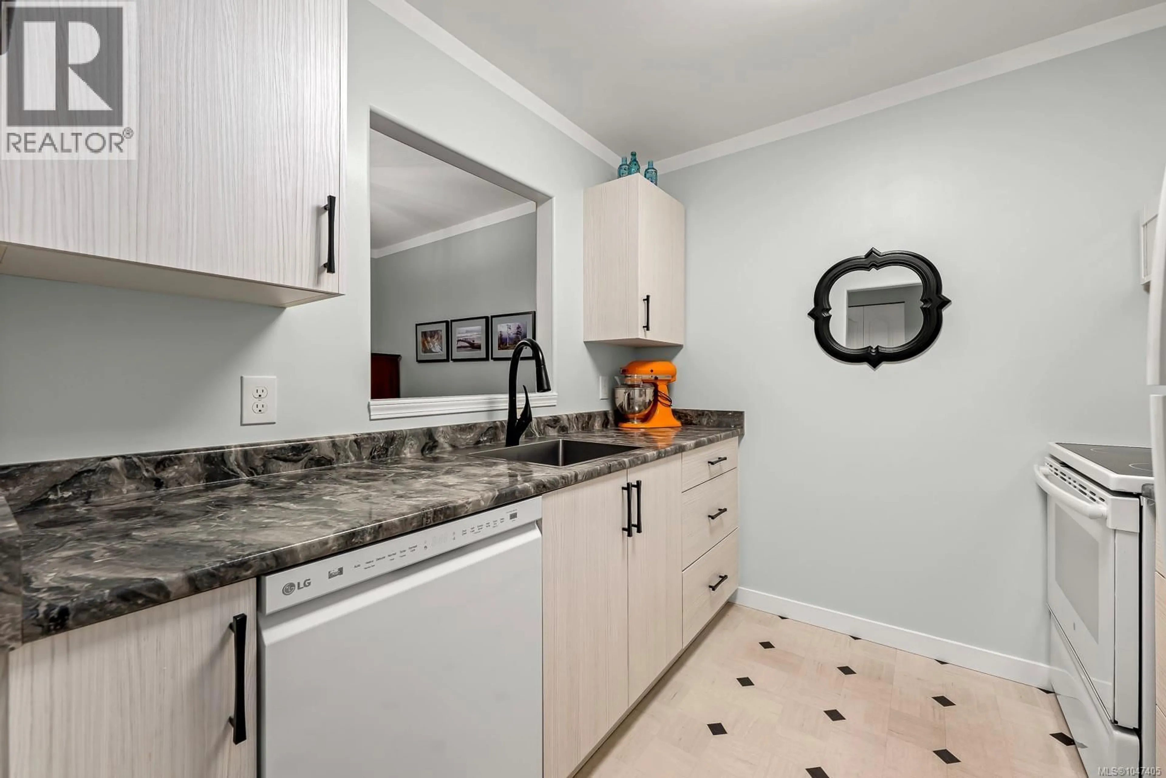 Standard kitchen, ceramic/tile floor for 108 - 130 BACK ROAD, Courtenay British Columbia V9N8M7