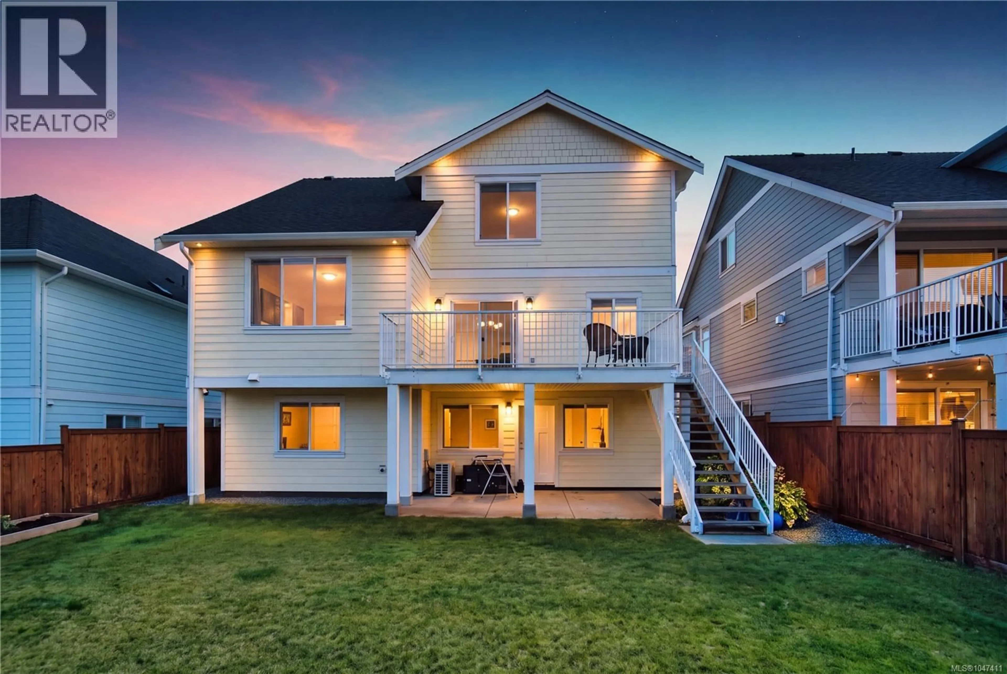 Home with vinyl exterior material, building for 2044 MOUNTAIN VISTA DRIVE, Nanaimo British Columbia V9T0L4