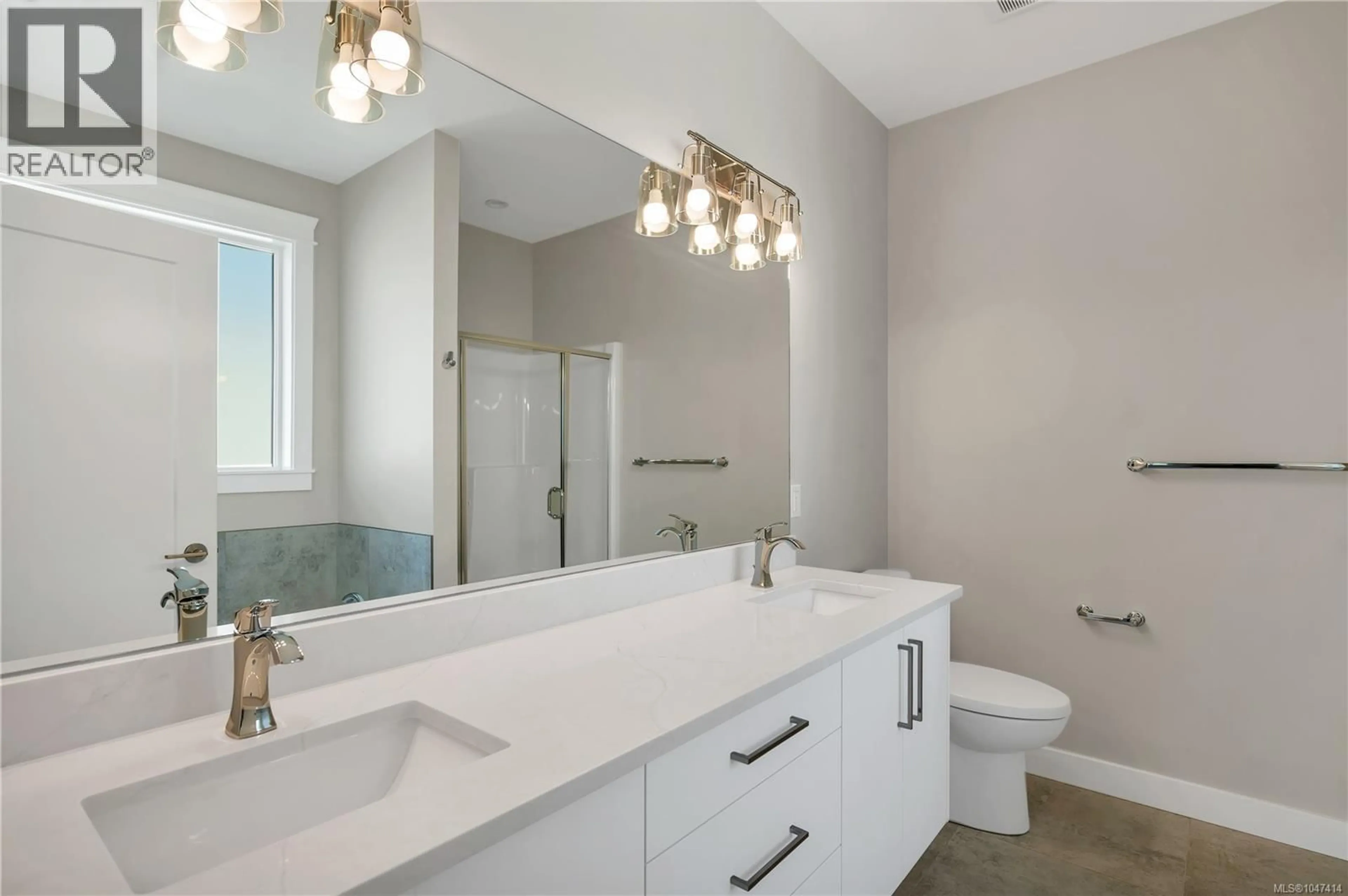 Contemporary bathroom, ceramic/tile floor for 16 - 457 ARIZONA DRIVE, Campbell River British Columbia V9H0E4