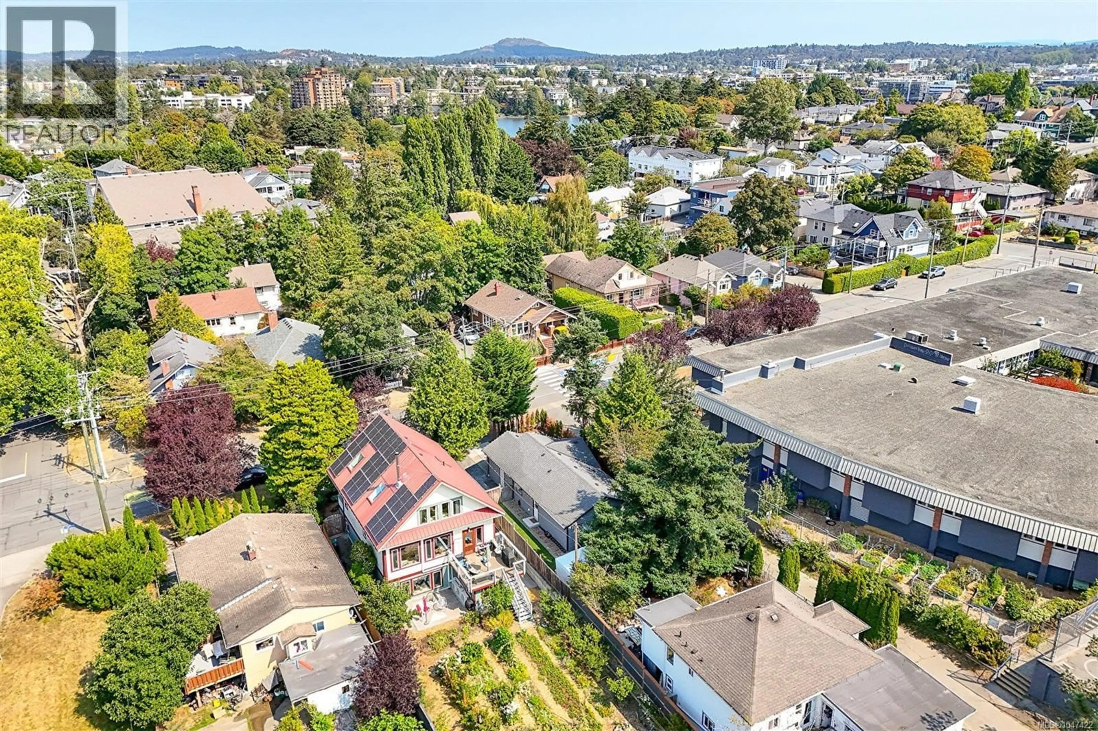 A pic from outside/outdoor area/front of a property/back of a property/a pic from drone, unknown for 540 LANGFORD STREET, Victoria British Columbia V9A3C6