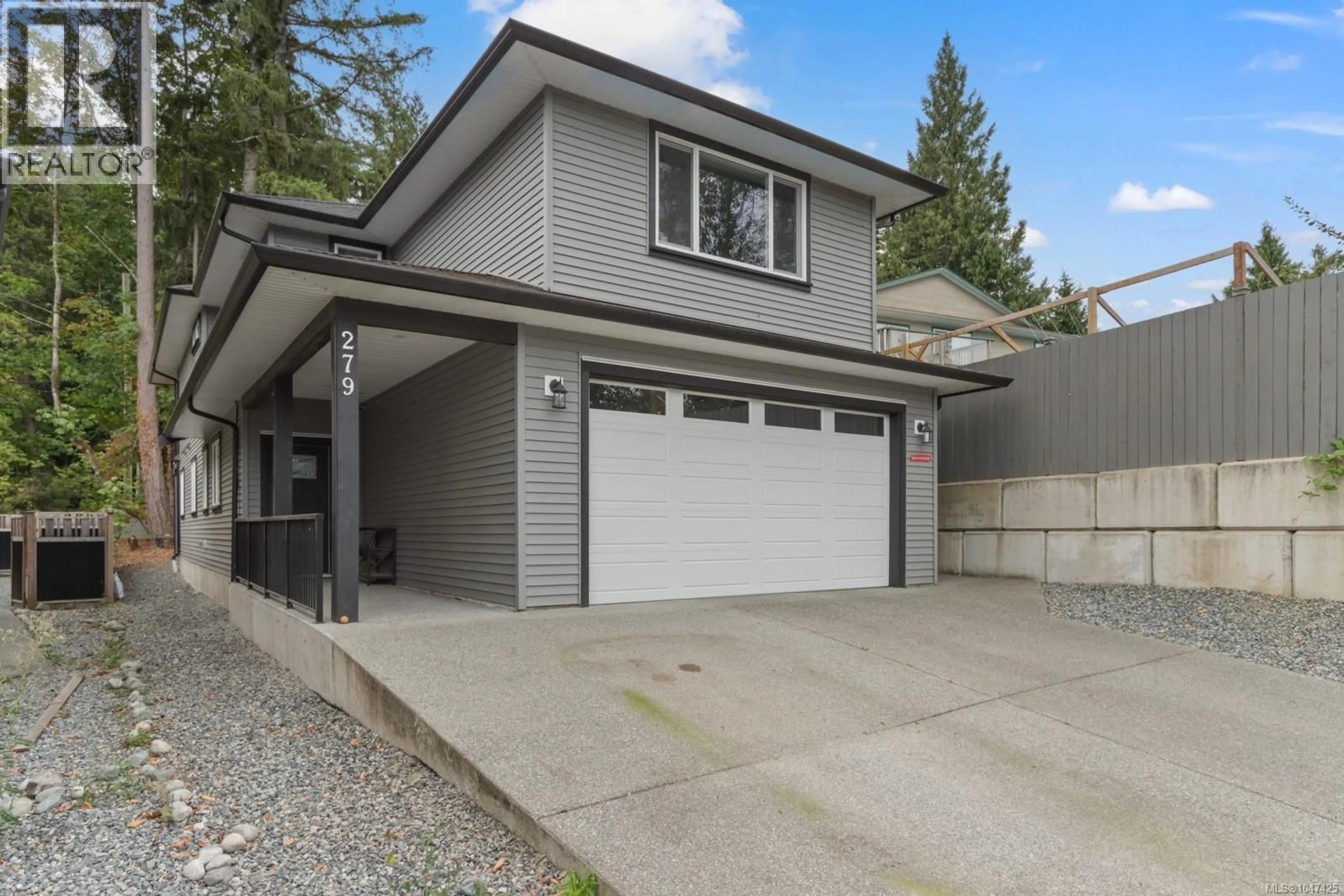 Home with vinyl exterior material, street for 279 WESTWOOD ROAD, Nanaimo British Columbia V9R6S4