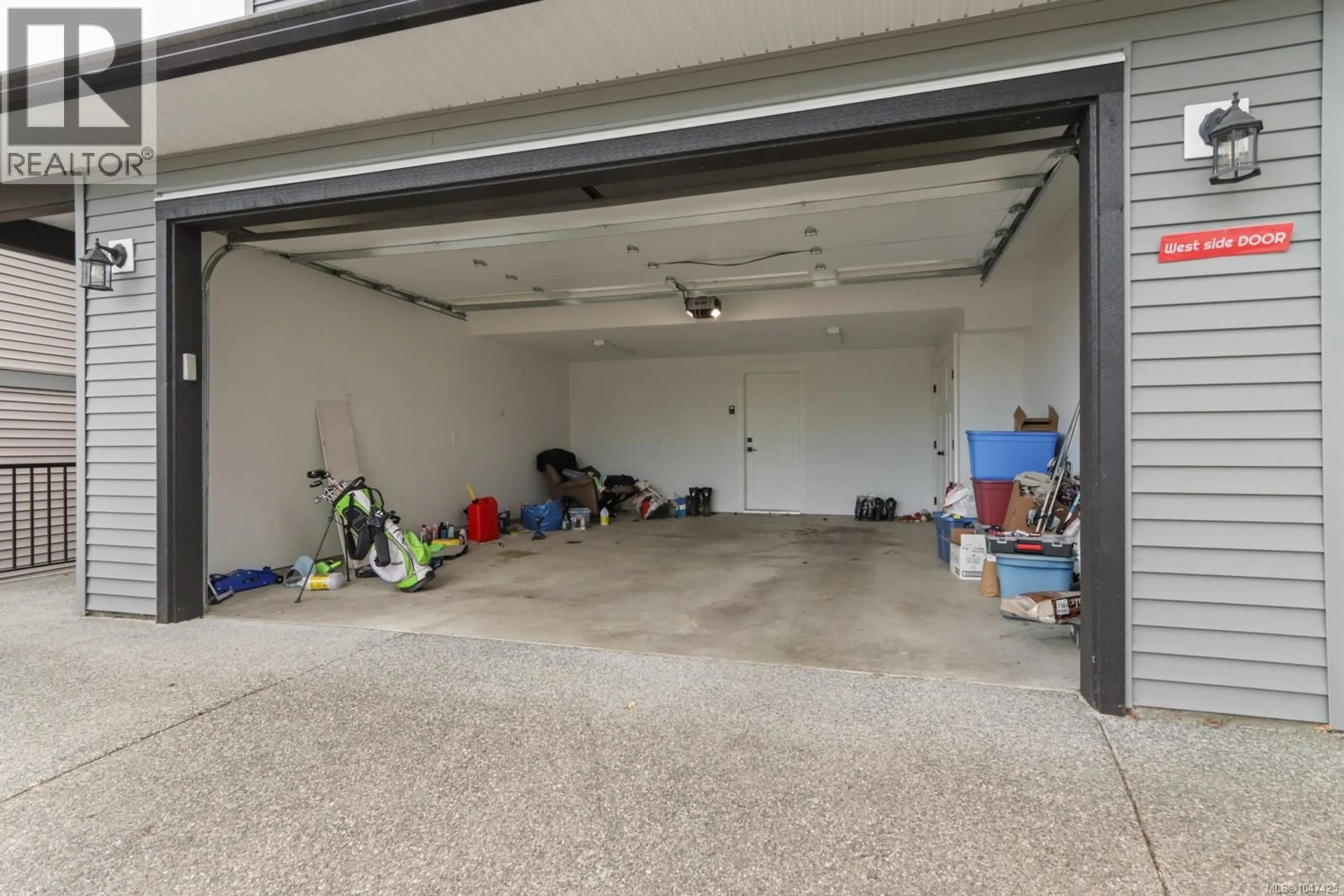 Indoor garage for 279 WESTWOOD ROAD, Nanaimo British Columbia V9R6S4
