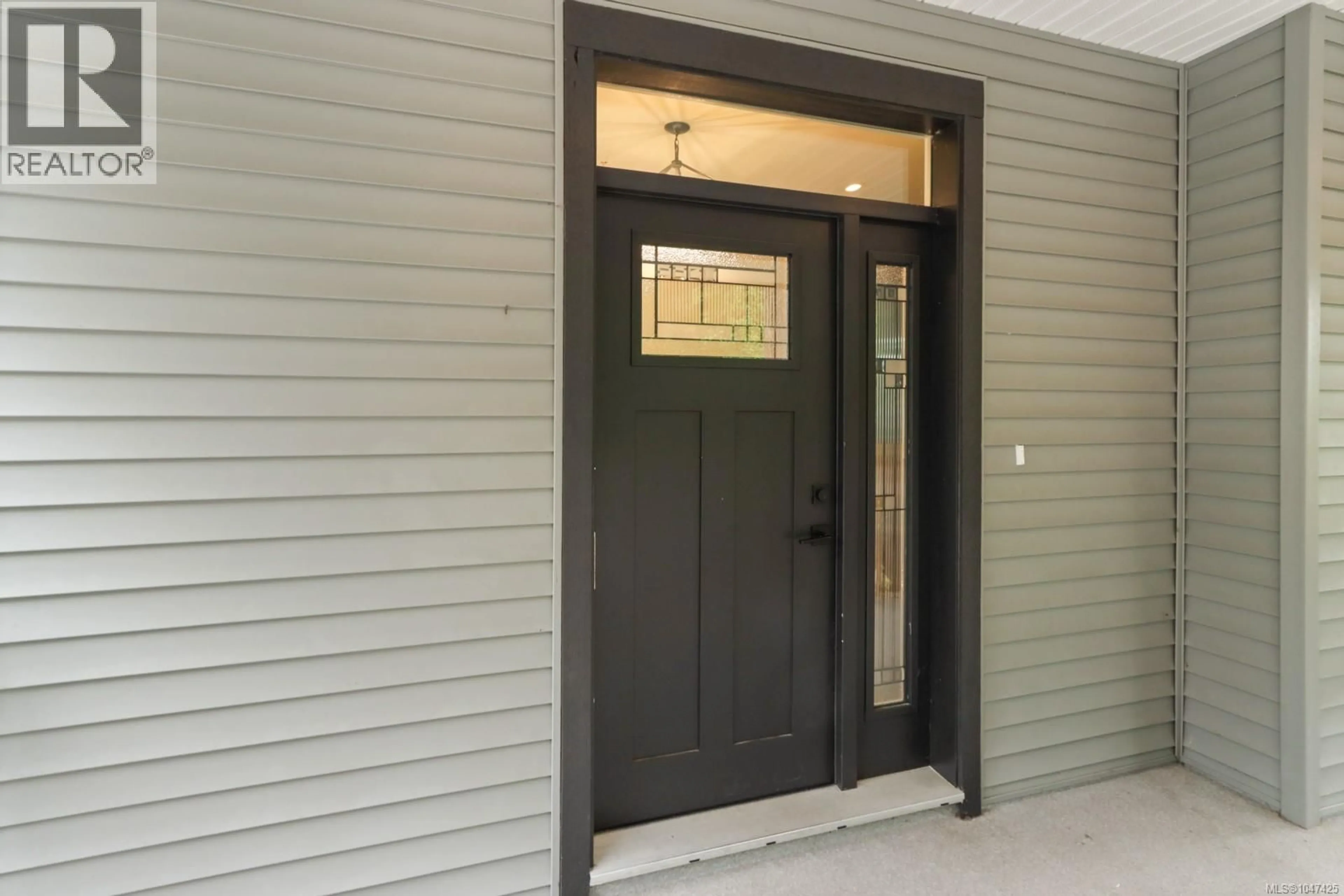 Indoor entryway for 279 WESTWOOD ROAD, Nanaimo British Columbia V9R6S4
