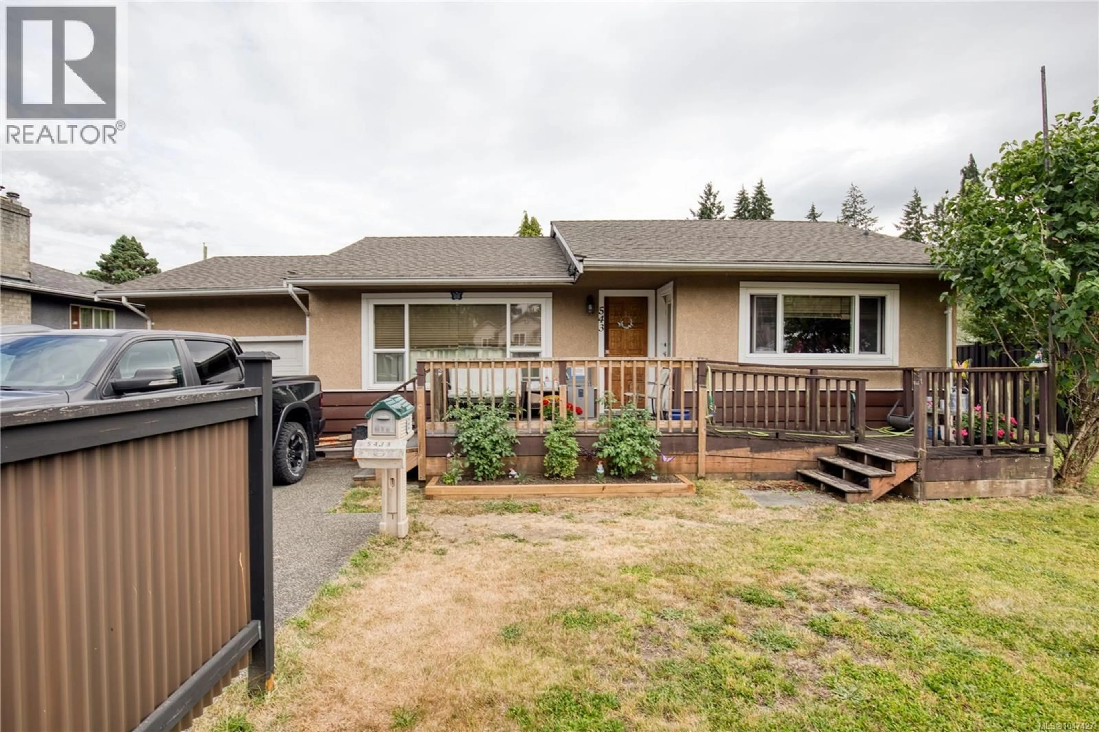 Home with vinyl exterior material, street for 543 BRADLEY STREET, Nanaimo British Columbia V9S1B9