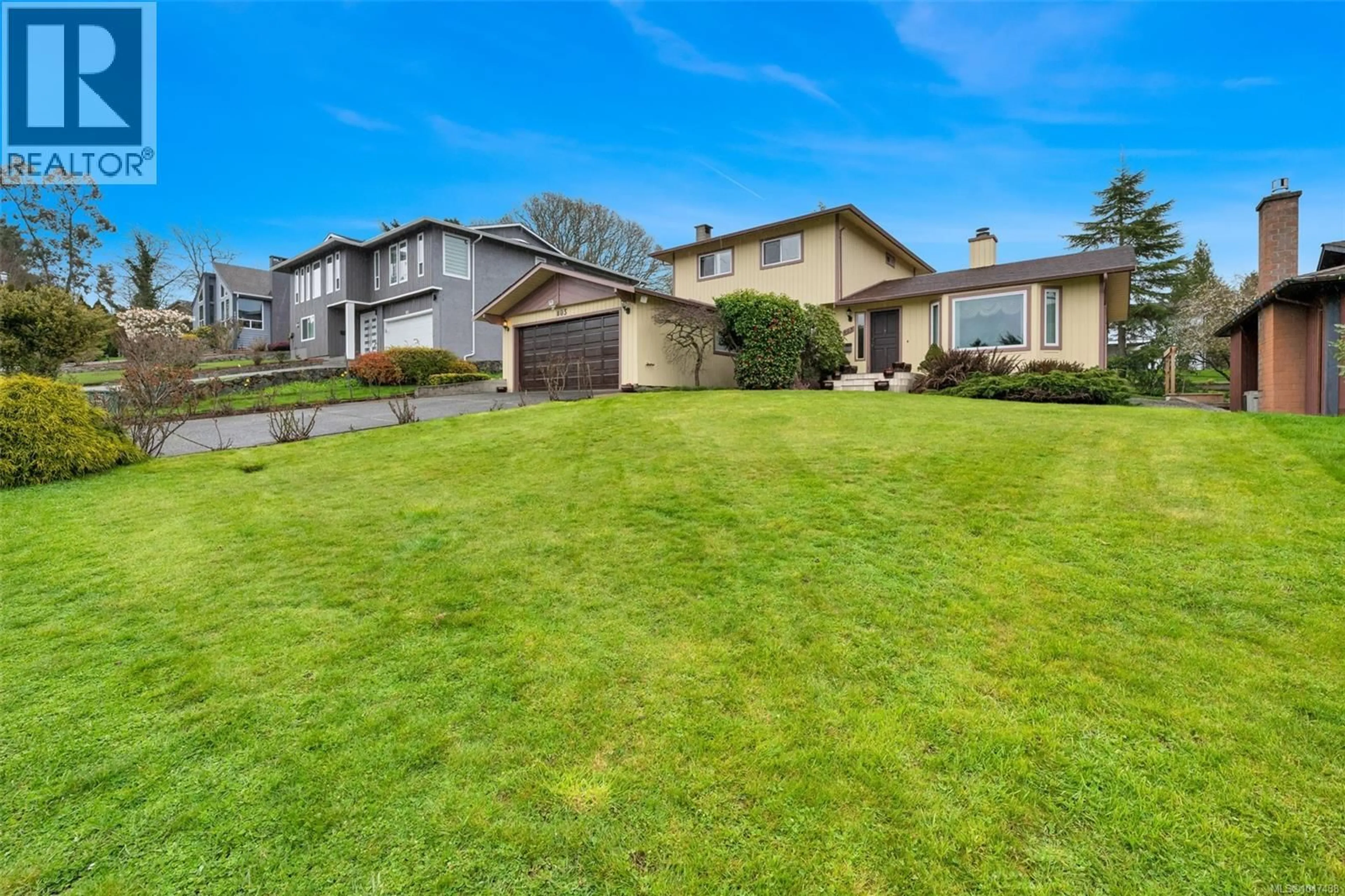 A pic from outside/outdoor area/front of a property/back of a property/a pic from drone, street for 803 KIMBERLY PLACE, Saanich British Columbia V8X4R2