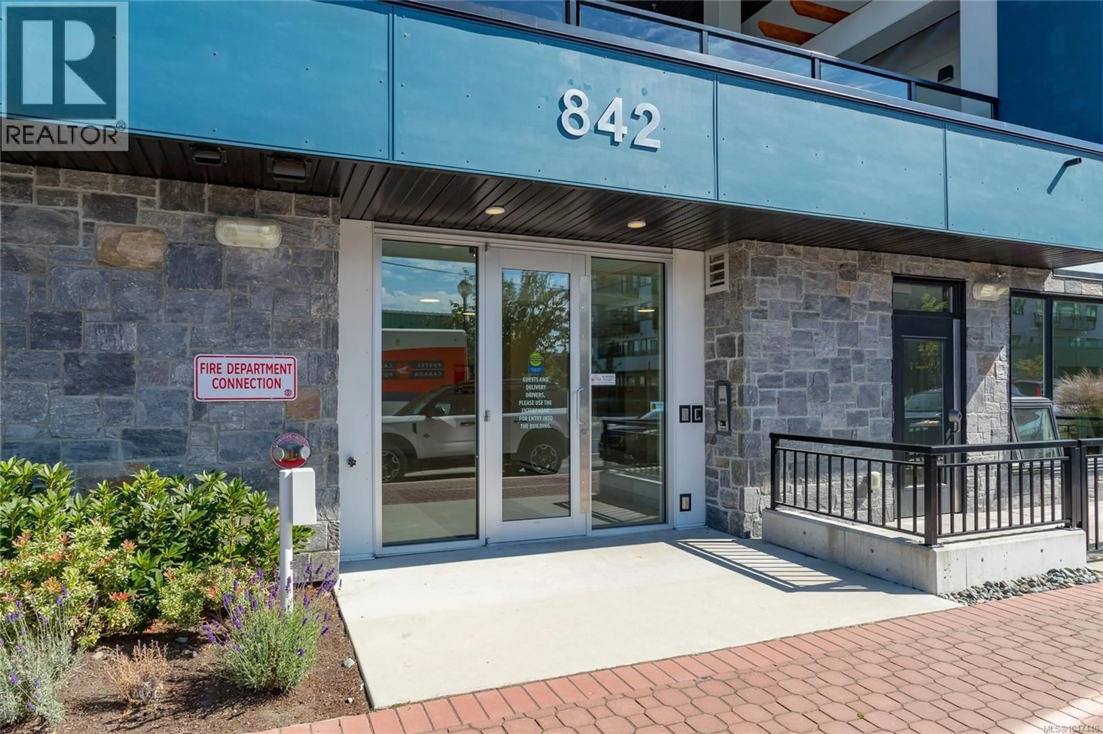 Indoor foyer for 401 - 842 ORONO AVENUE, Langford British Columbia V9B2T8