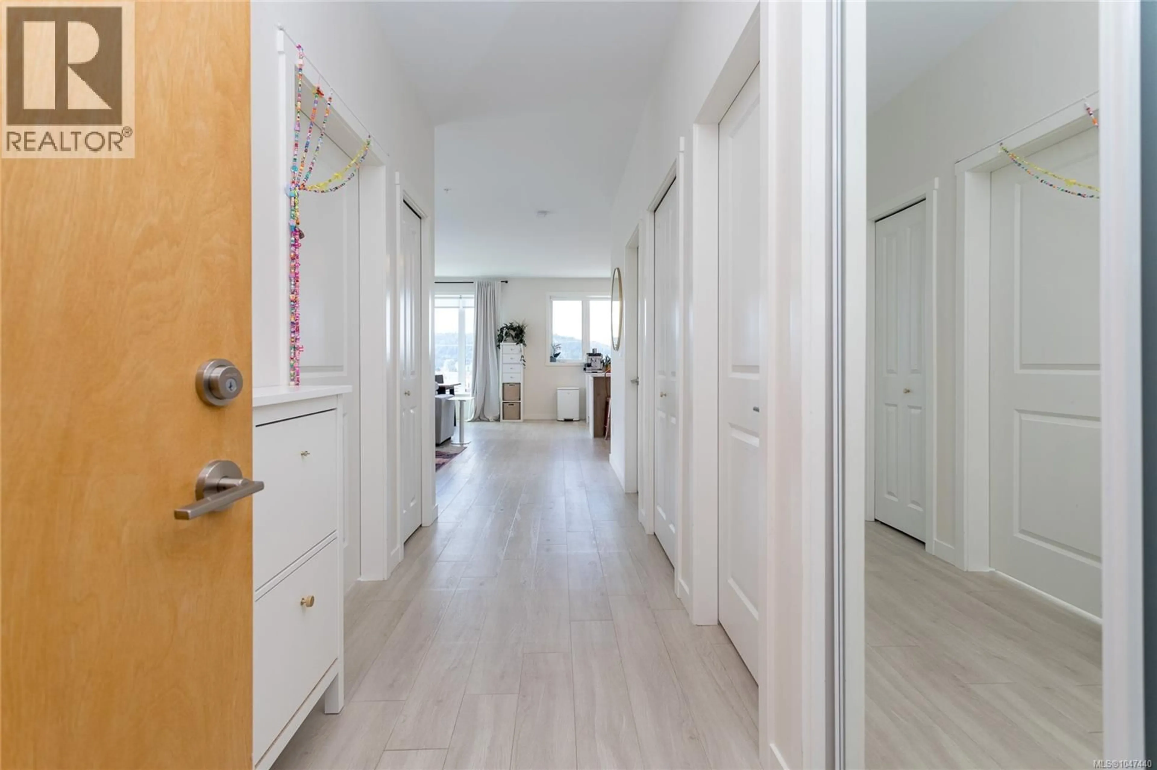 Indoor foyer for 401 - 842 ORONO AVENUE, Langford British Columbia V9B2T8