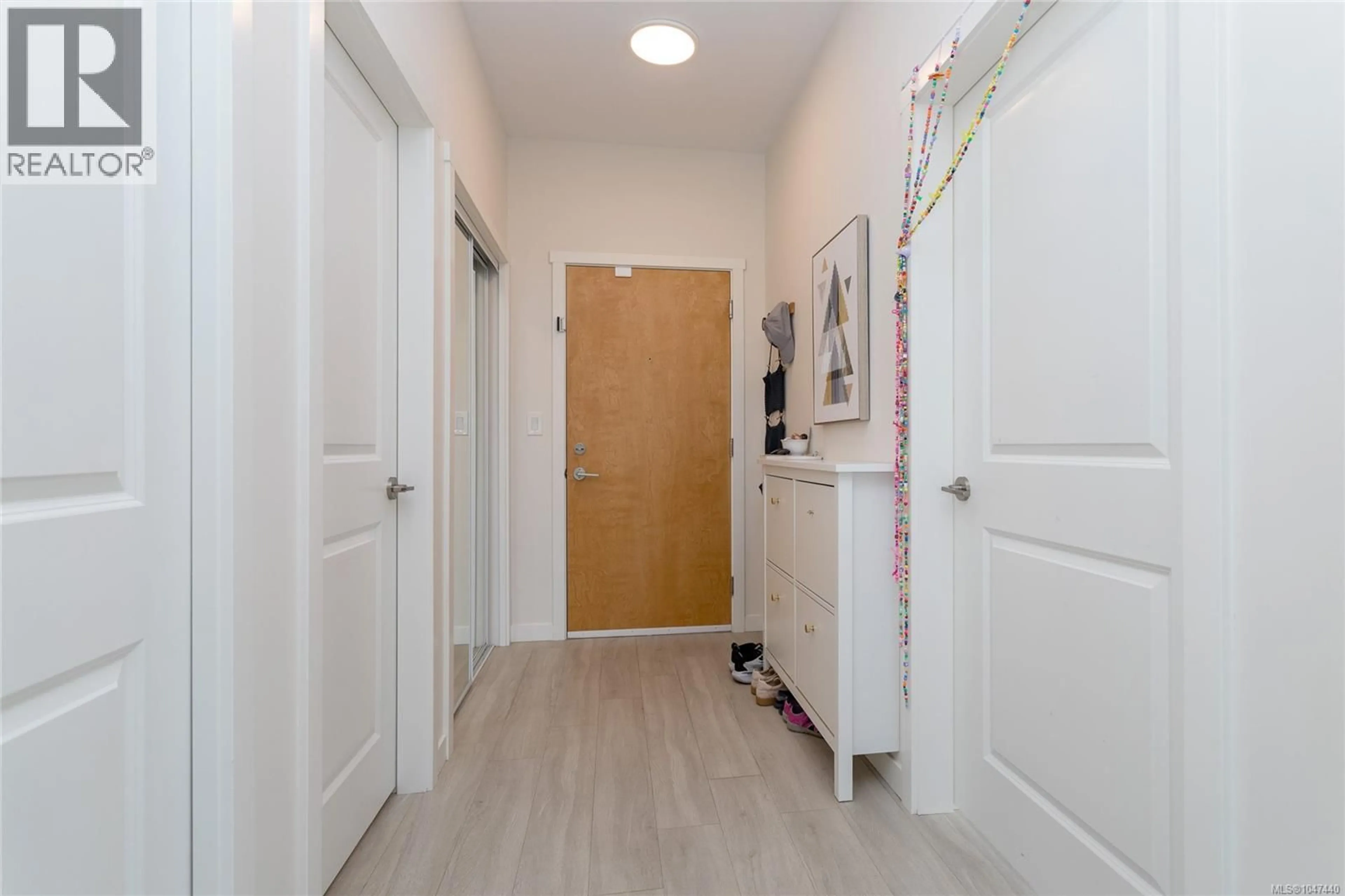 Indoor entryway for 401 - 842 ORONO AVENUE, Langford British Columbia V9B2T8