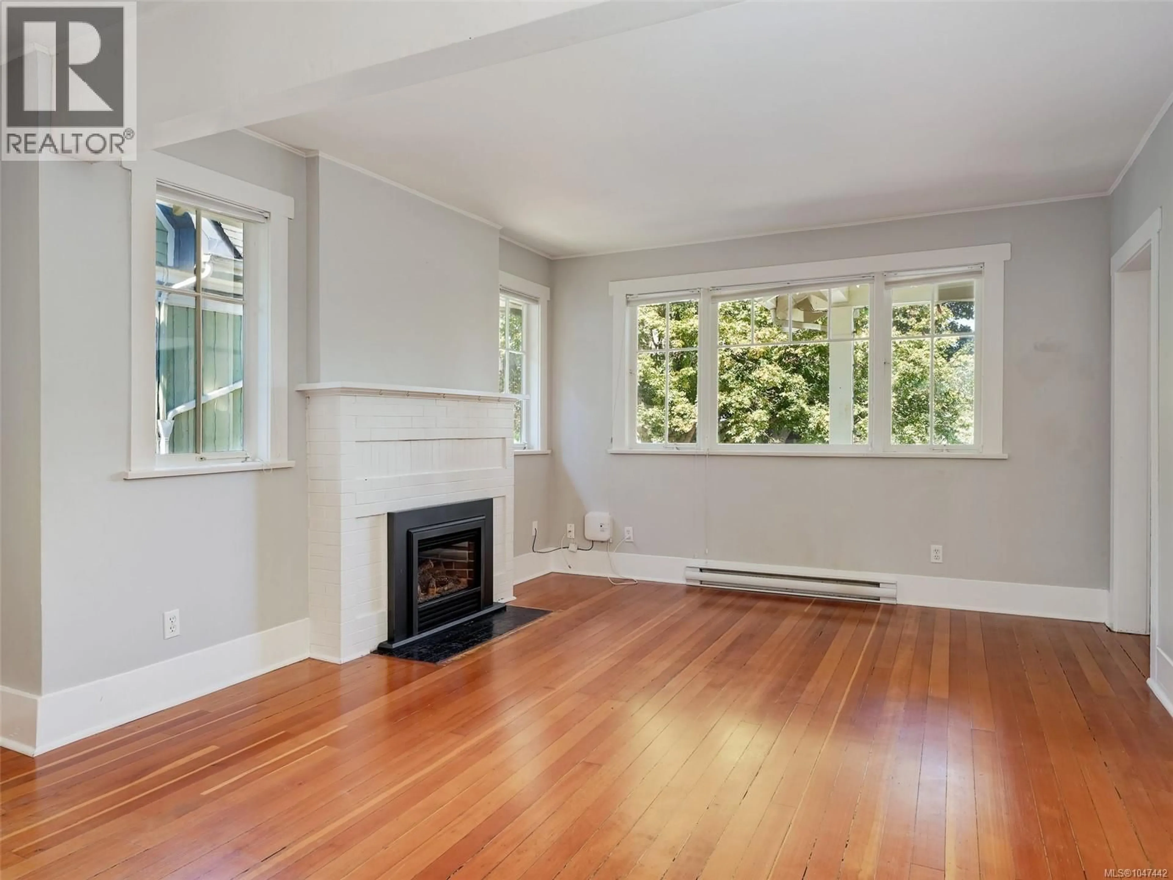 A pic of a room for 1323 CLOVER AVENUE, Victoria British Columbia V8S1A7