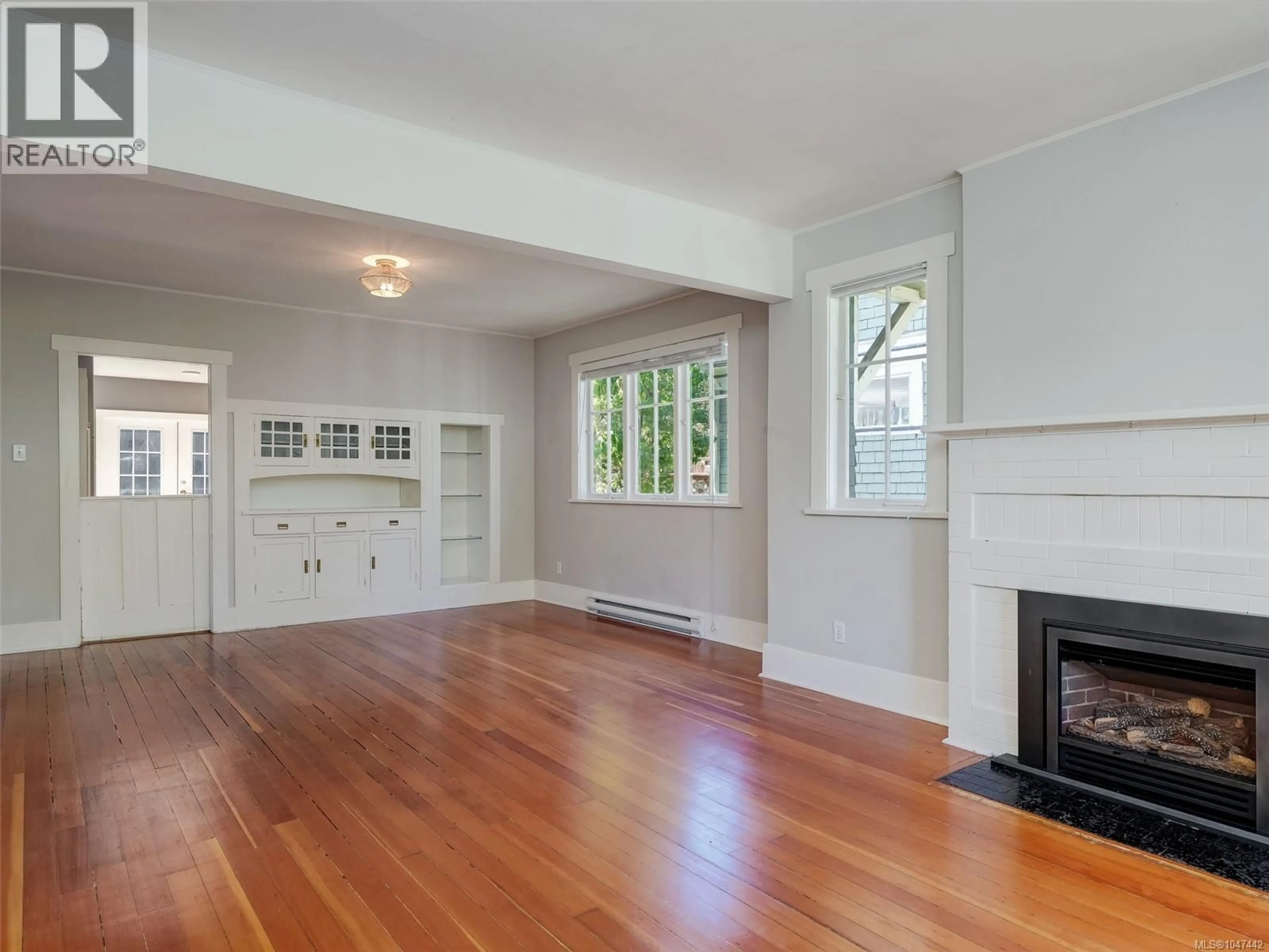 Unknown for 1323 CLOVER AVENUE, Victoria British Columbia V8S1A7