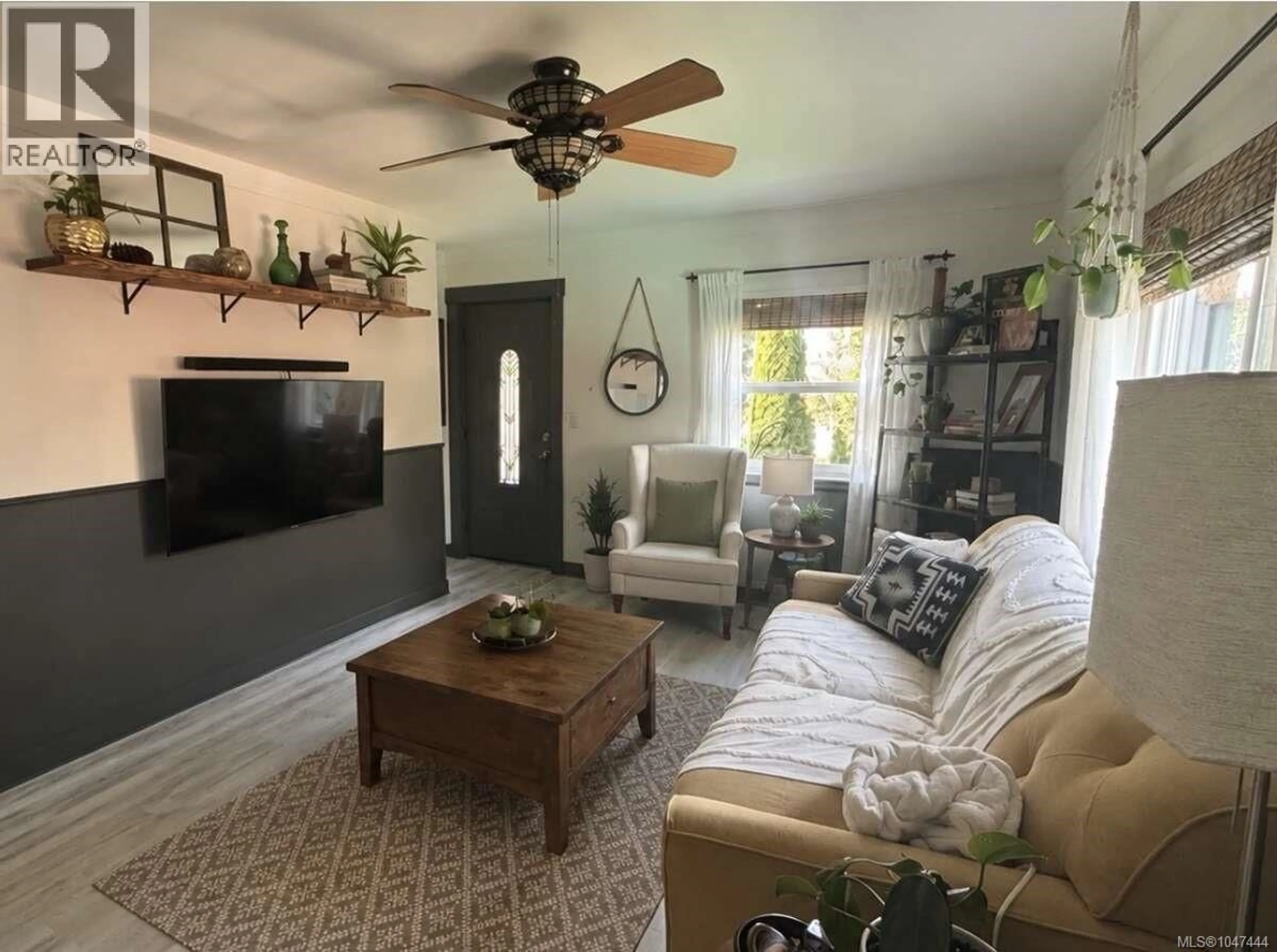 Living room with furniture, unknown for 726 BRUCE AVENUE, Nanaimo British Columbia V9R3Z4