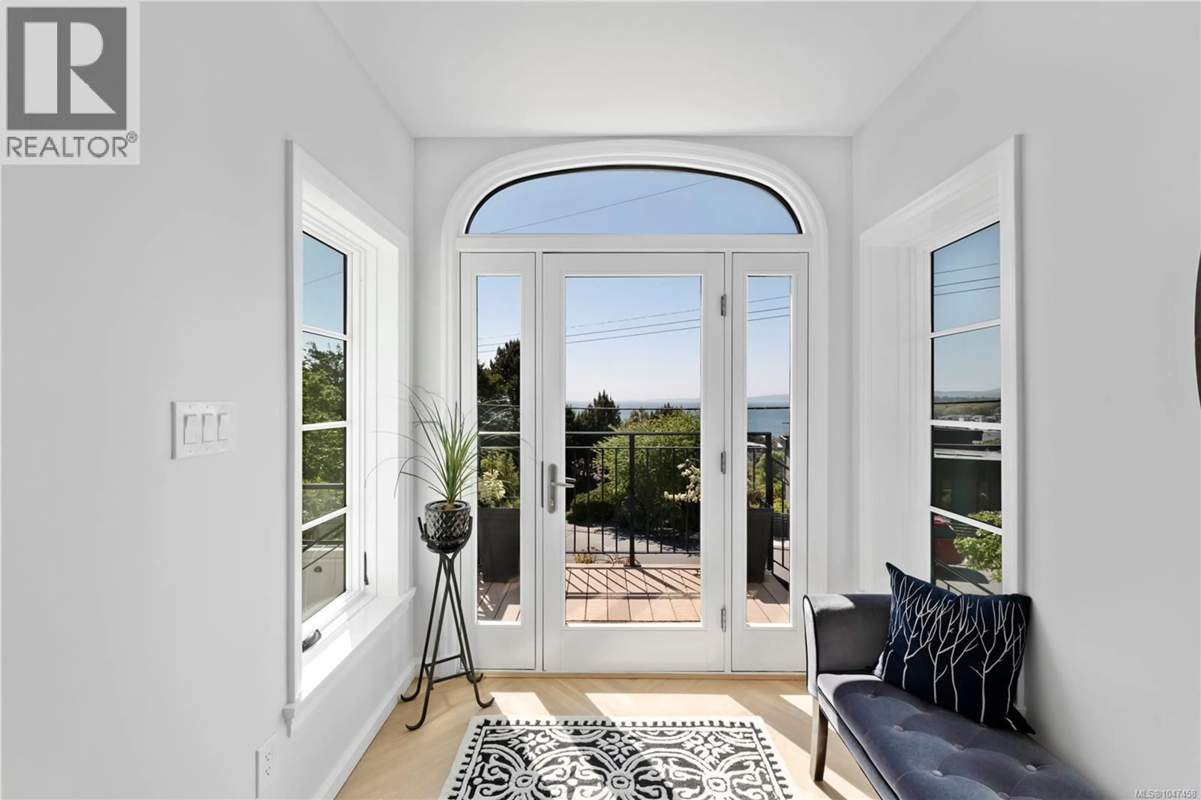 Indoor entryway for 100 KING GEORGE TERRACE, Oak Bay British Columbia V8S2J9