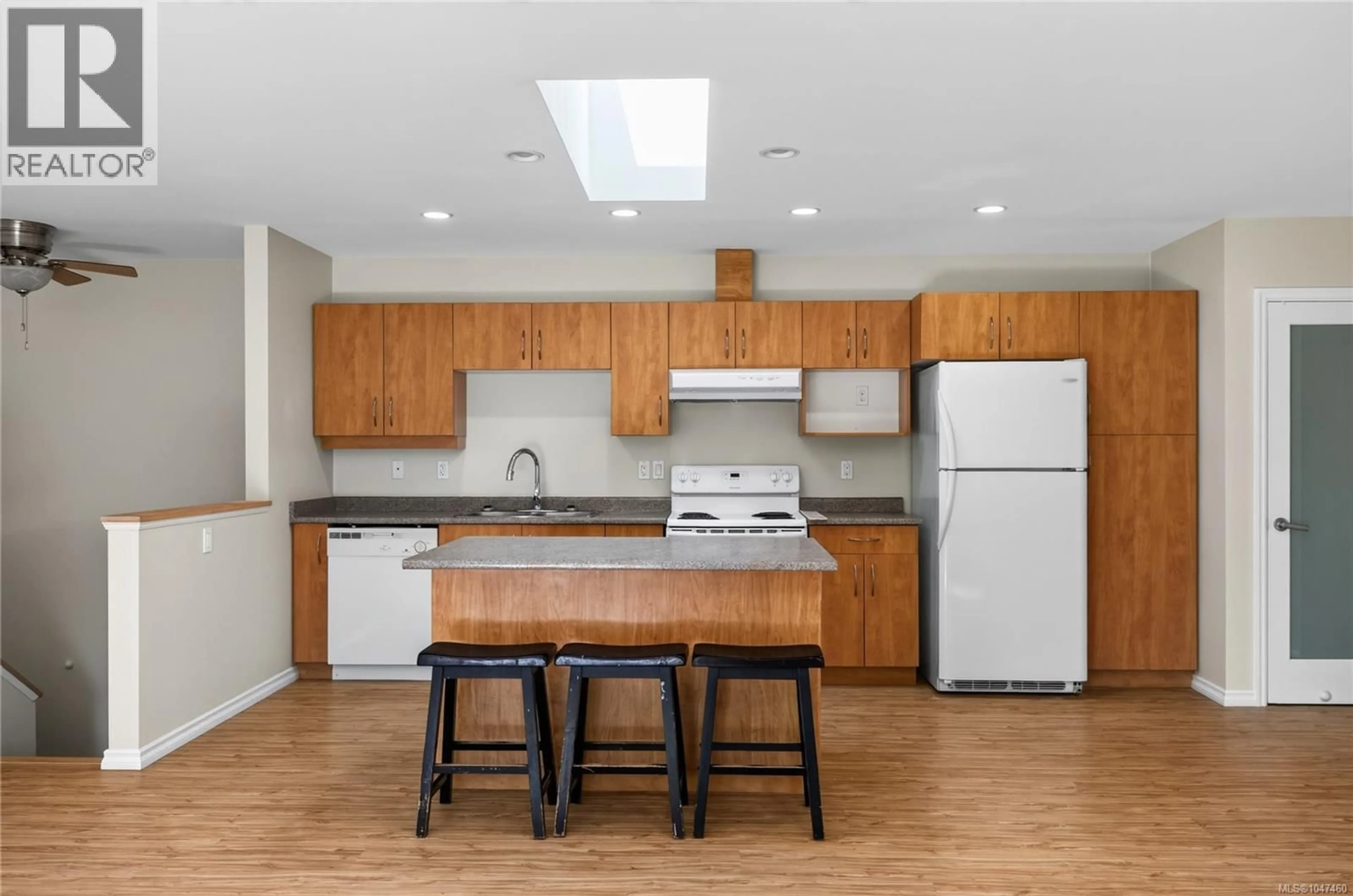 Standard kitchen, wood/laminate floor for 3627 CEDARDALE ROAD, Cobble Hill British Columbia V0R1L7