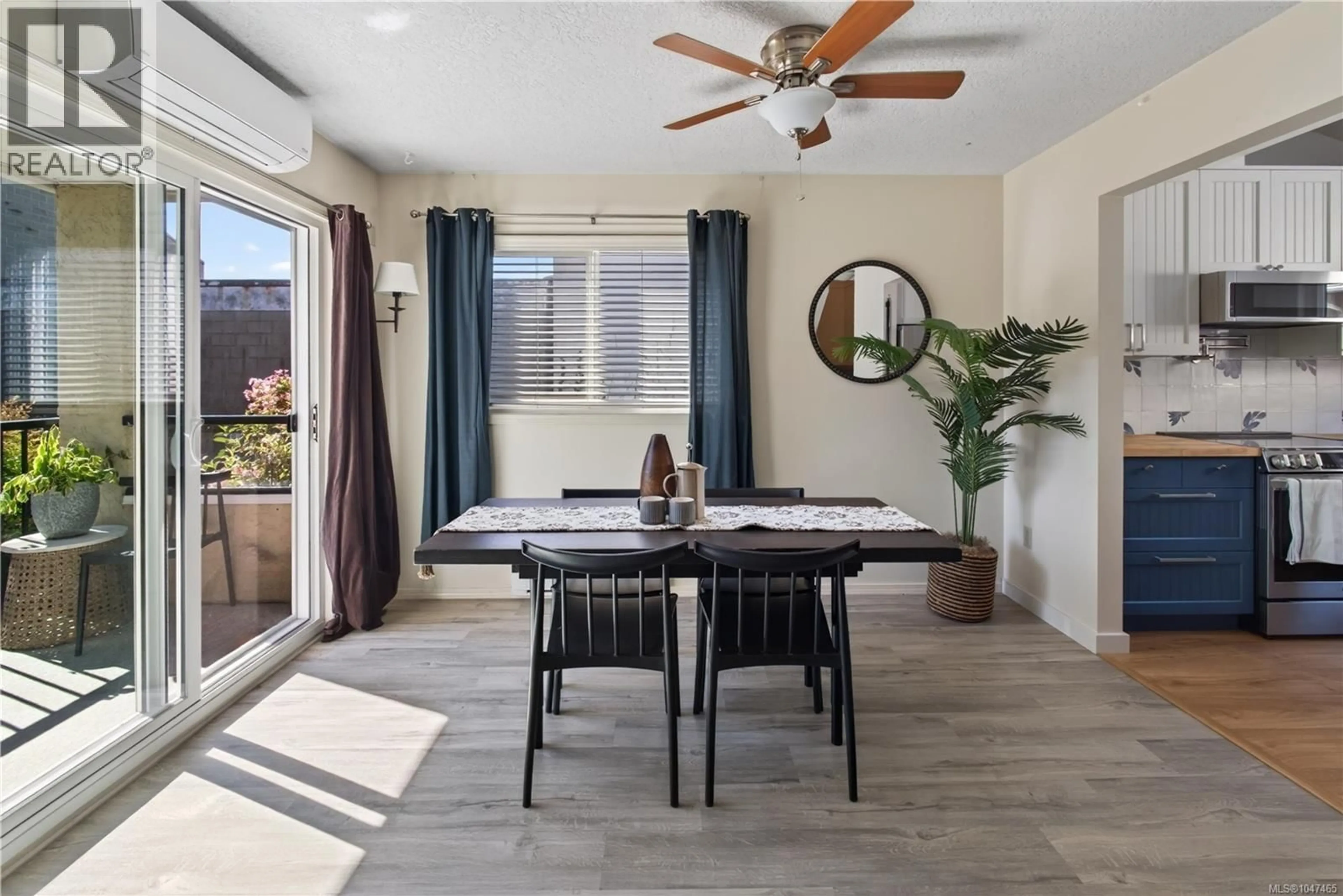 Dining room, ceramic/tile floor for 8 - 947 CALEDONIA AVENUE, Victoria British Columbia V8T1E8