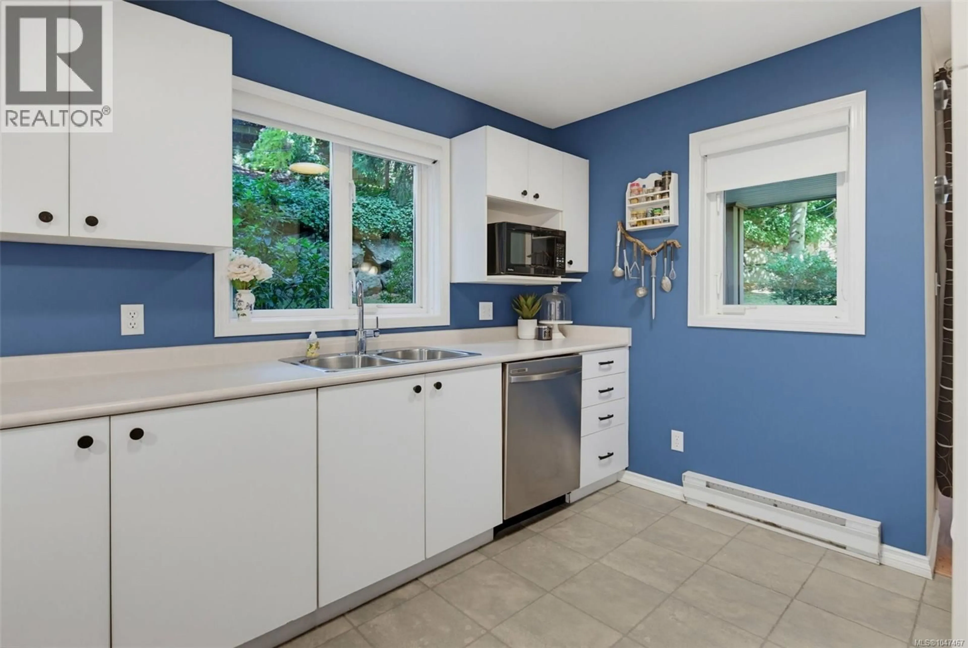 Standard kitchen, ceramic/tile floor for 103 - 494 MARSETT PLACE, Saanich British Columbia V8Z7J1