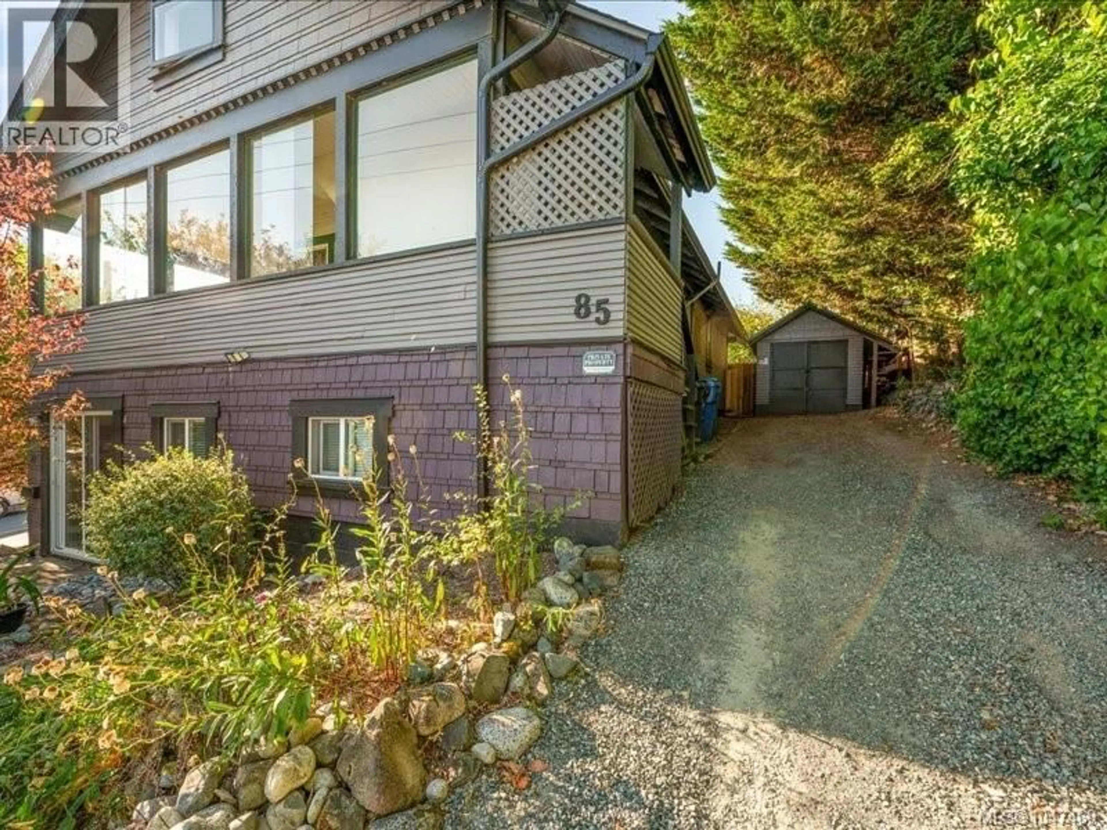 A pic from outside/outdoor area/front of a property/back of a property/a pic from drone, street for 85 ROBARTS STREET, Nanaimo British Columbia V9R2S6
