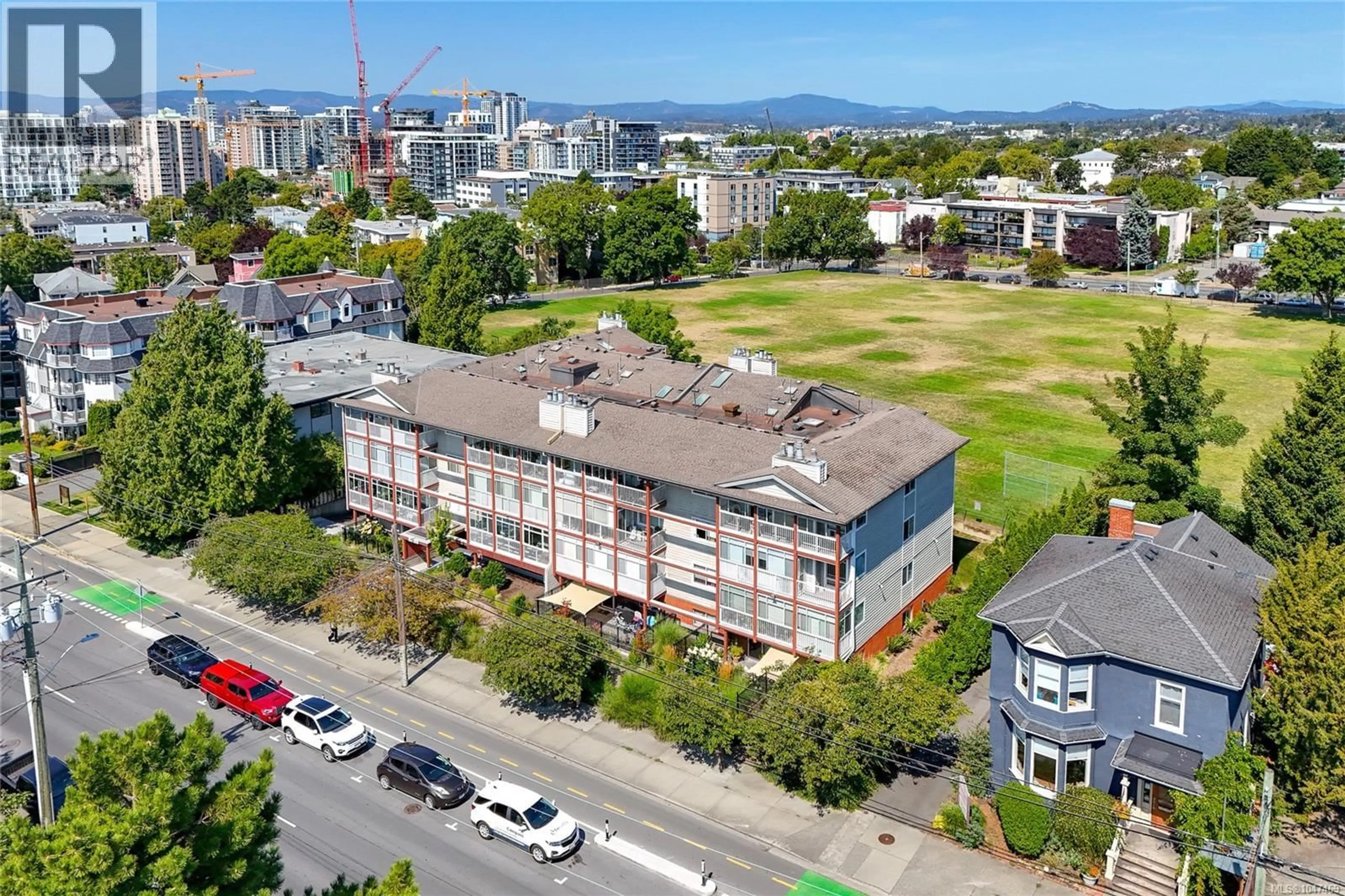 A pic from outside/outdoor area/front of a property/back of a property/a pic from drone, city buildings view from balcony for 201 - 1234 FORT STREET, Victoria British Columbia V8Y2M9
