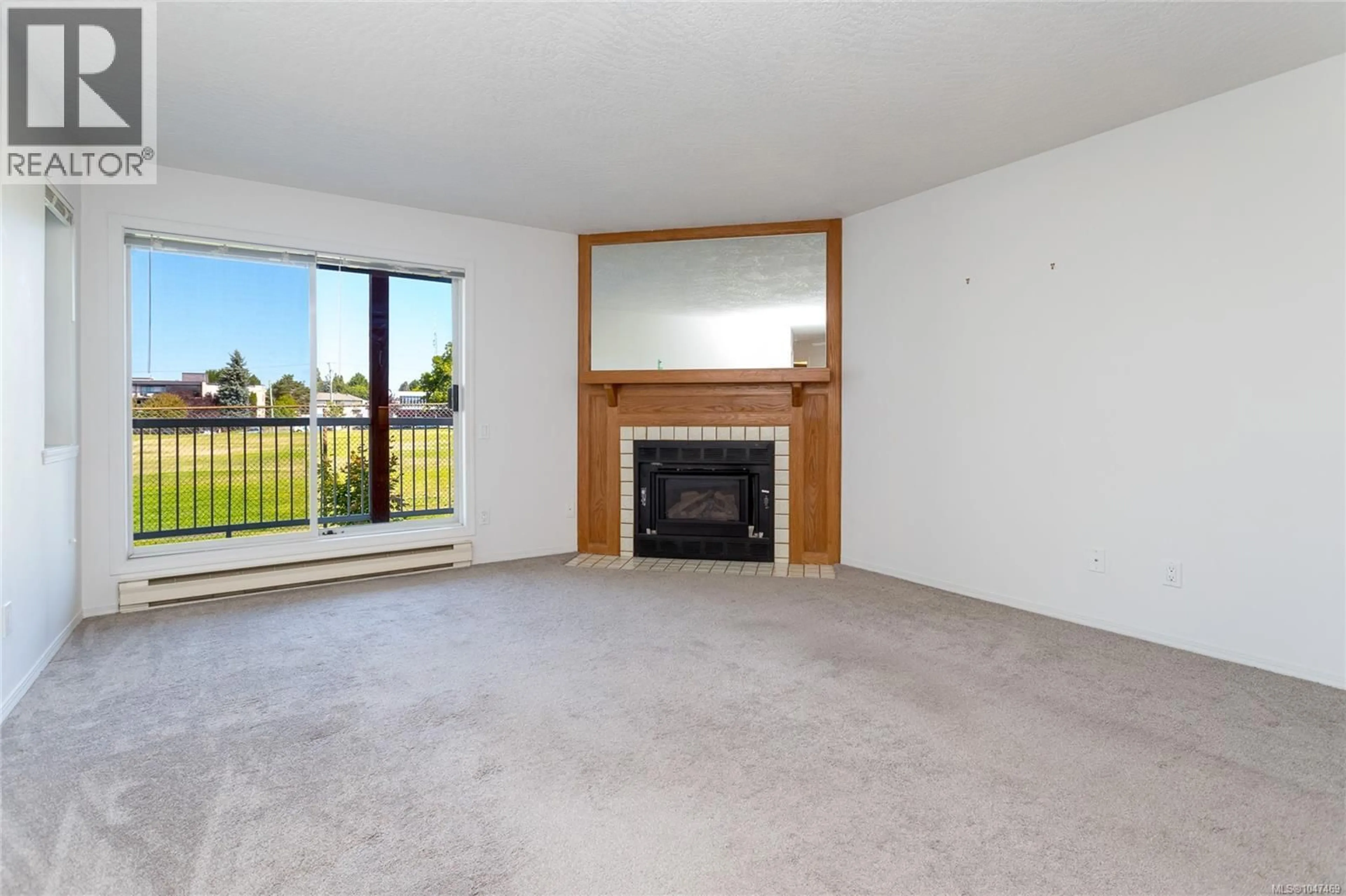 Living room with furniture, unknown for 201 - 1234 FORT STREET, Victoria British Columbia V8Y2M9