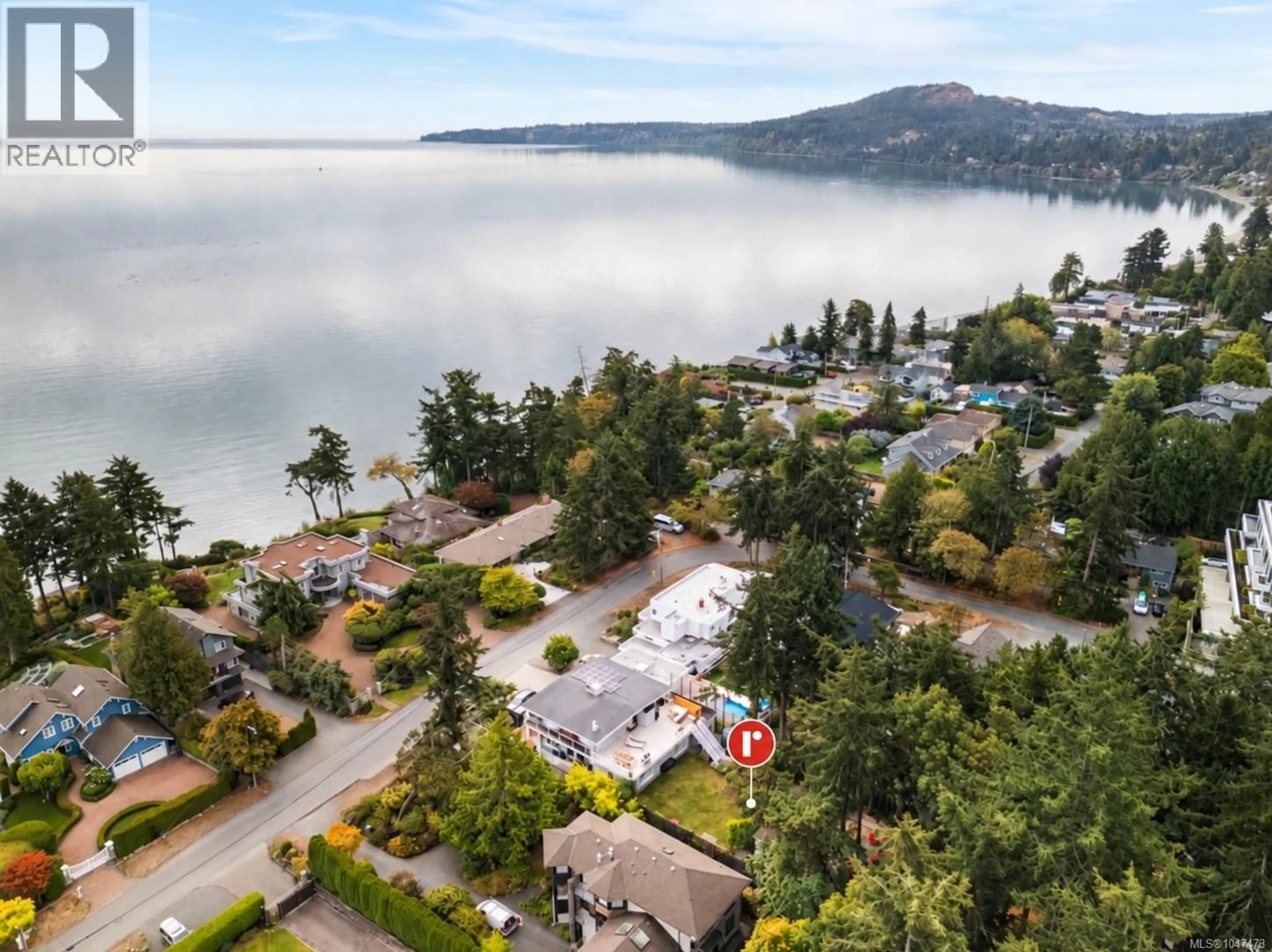 A pic from outside/outdoor area/front of a property/back of a property/a pic from drone, water/lake/river/ocean view for 5248 PARKER AVENUE, Saanich British Columbia V8Y2M9